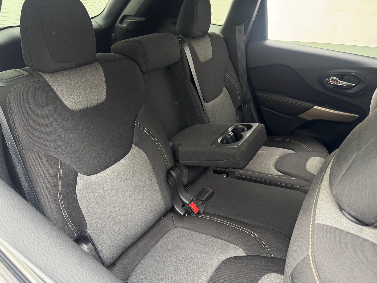 Thumbnail: 2018 Jeep Cherokee - 6