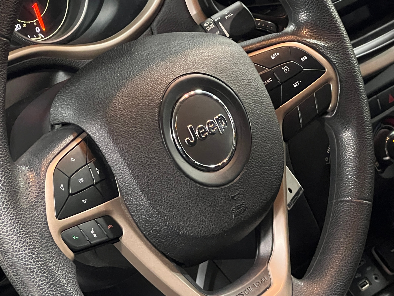 Thumbnail: 2018 Jeep Cherokee - 5