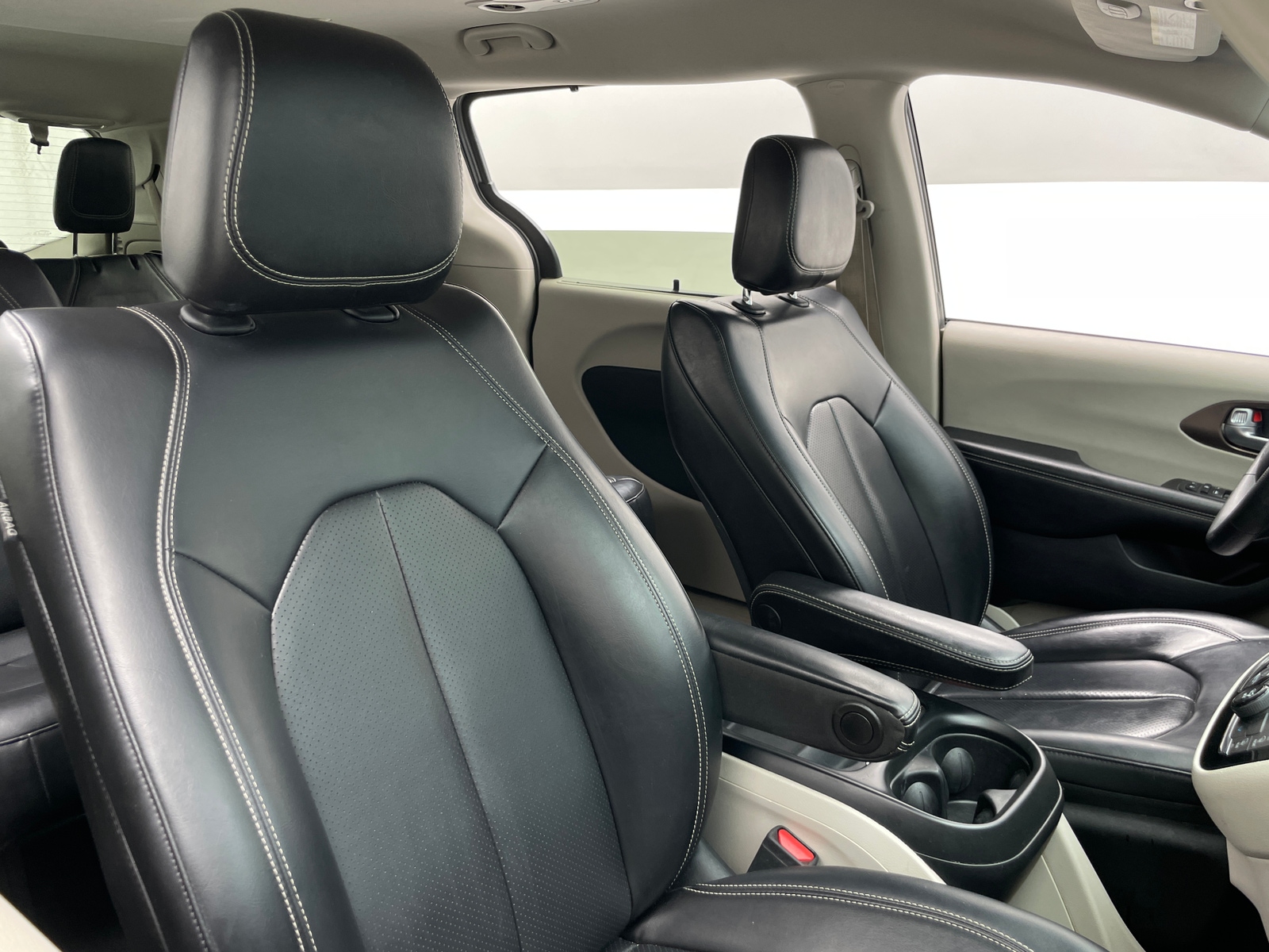 Thumbnail: 2020 Chrysler Voyager - 2