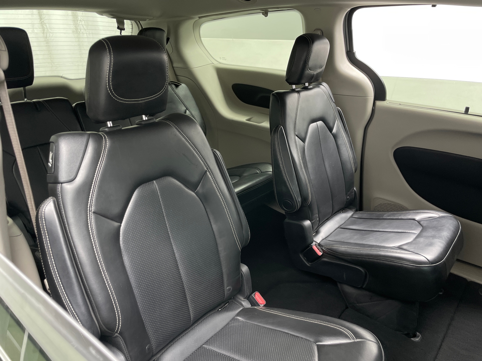 Thumbnail: 2020 Chrysler Voyager - 6