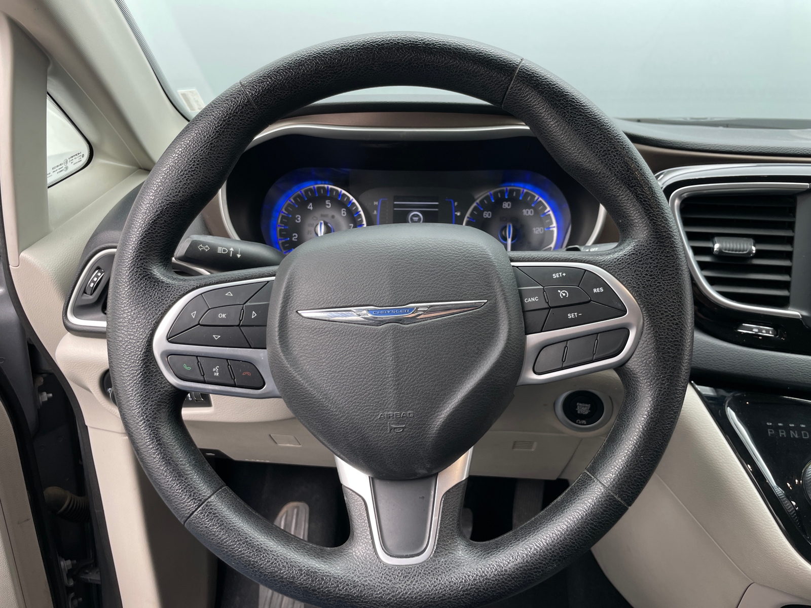 Thumbnail: 2020 Chrysler Voyager - 5