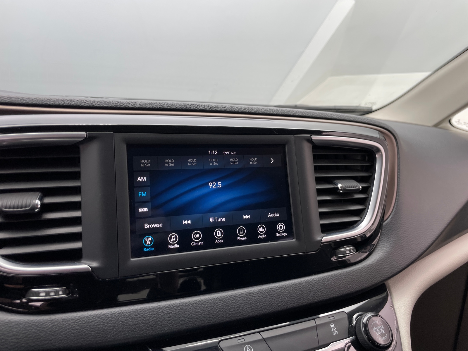 Thumbnail: 2020 Chrysler Voyager - 4