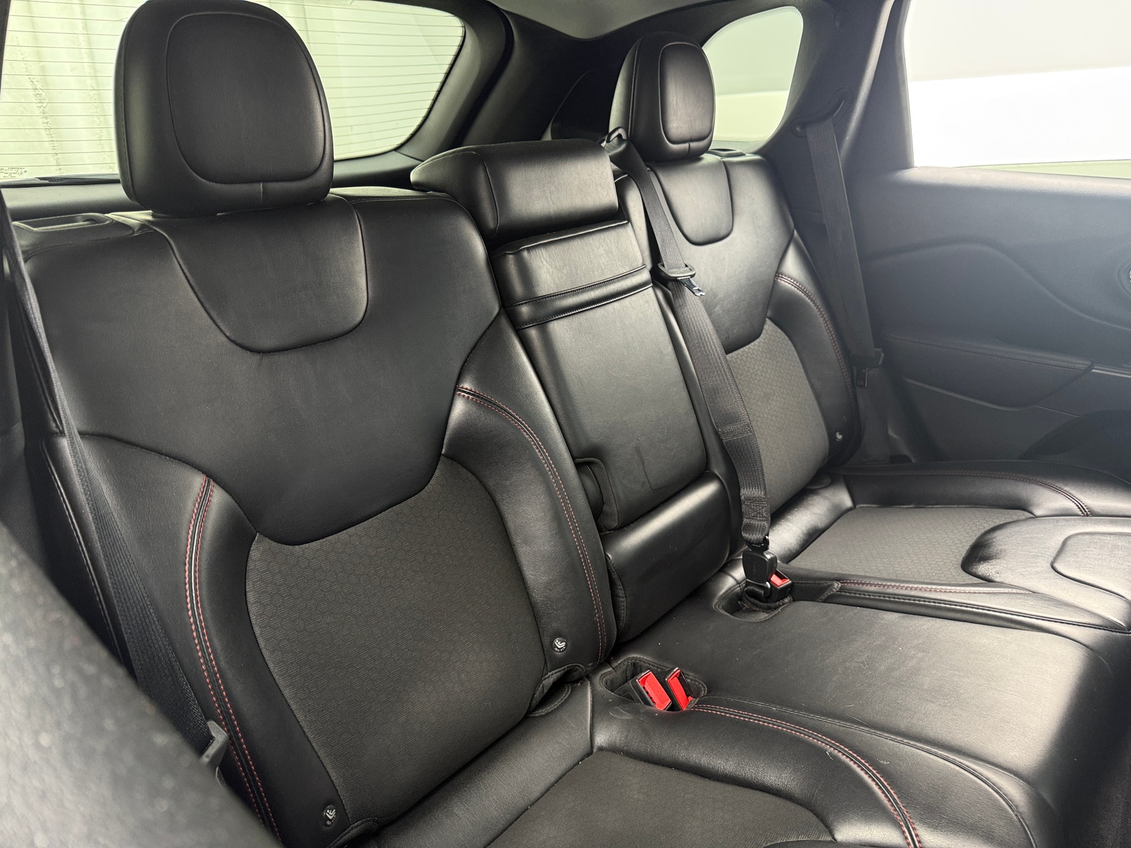 Thumbnail: 2019 Jeep Cherokee - 6