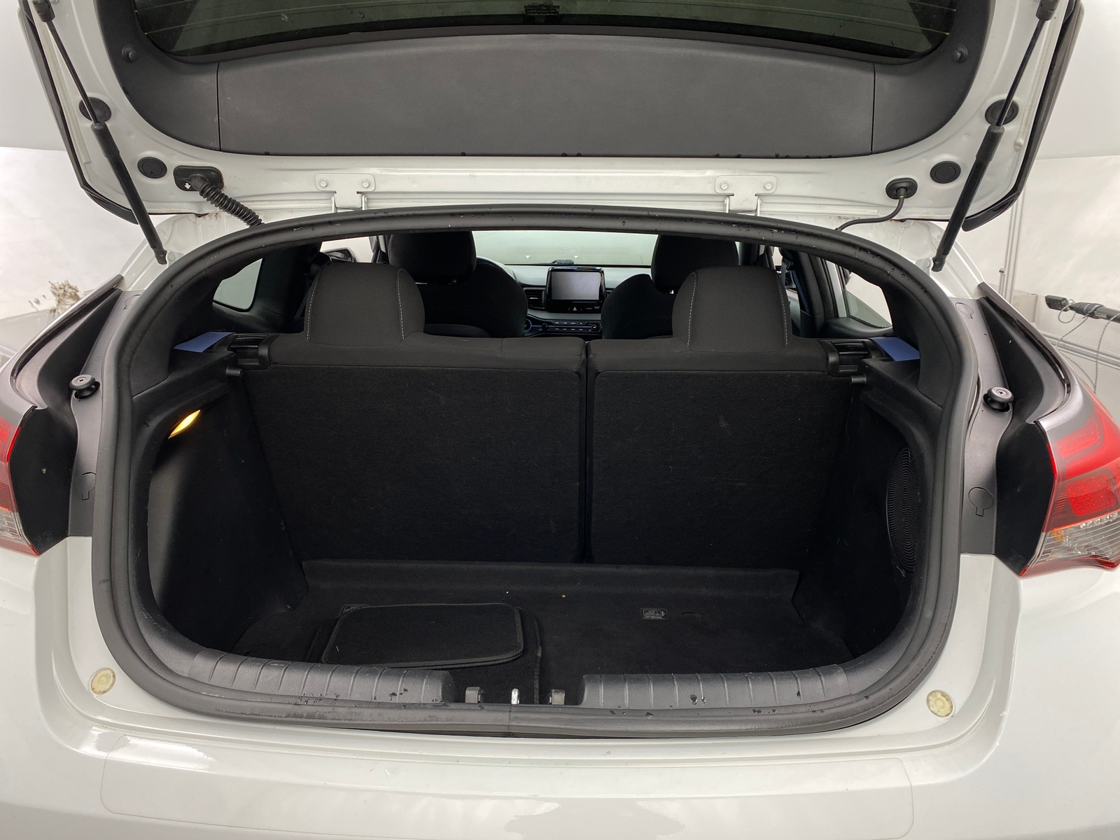 Thumbnail: 2020 Hyundai Veloster - 7