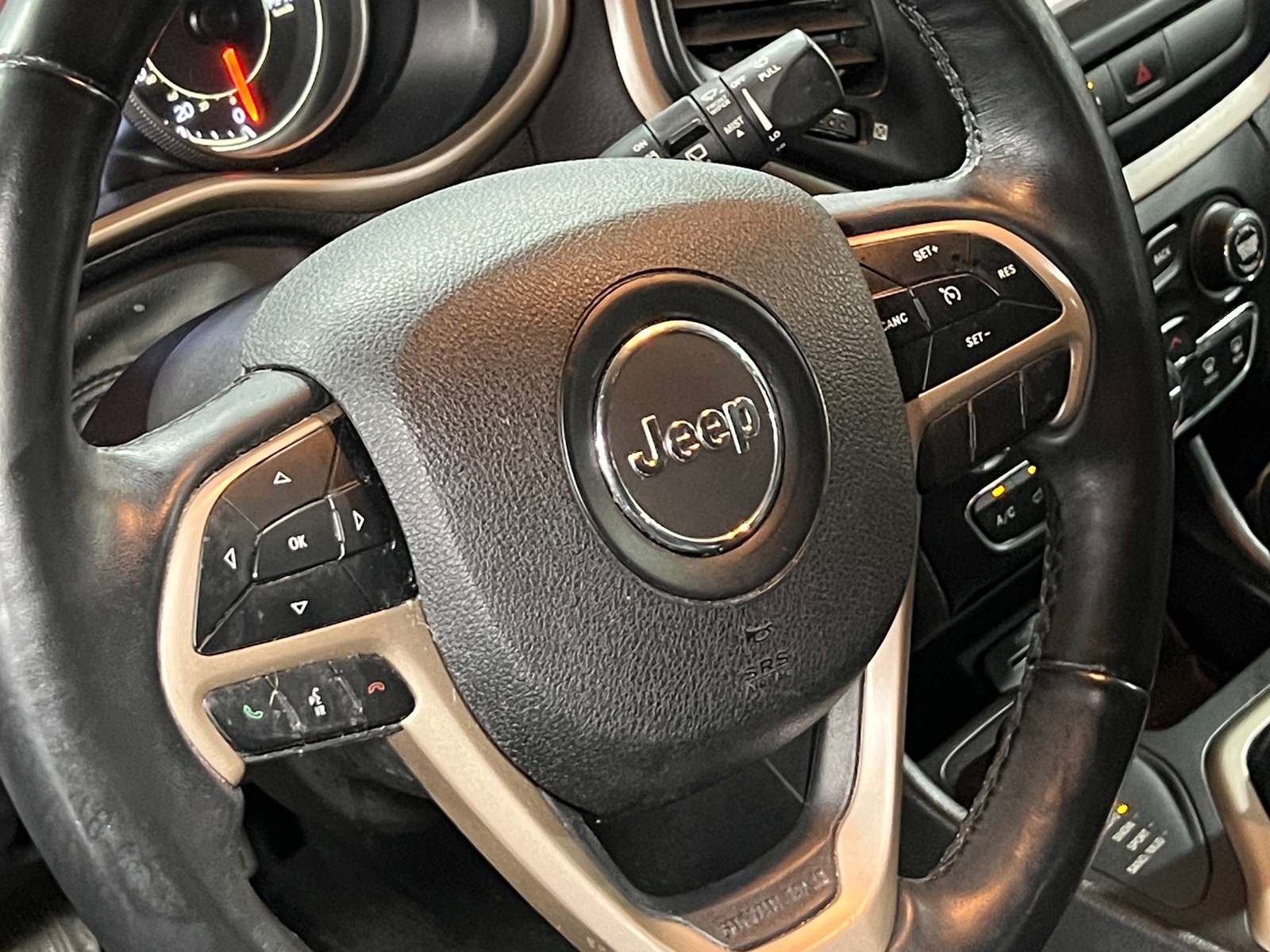 Thumbnail: 2018 Jeep Cherokee - 4