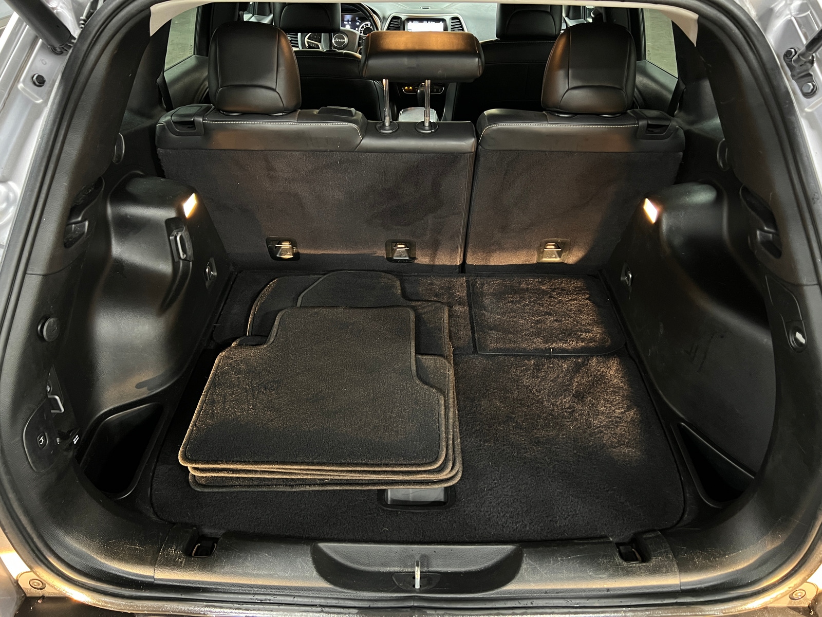 Thumbnail: 2018 Jeep Cherokee - 6