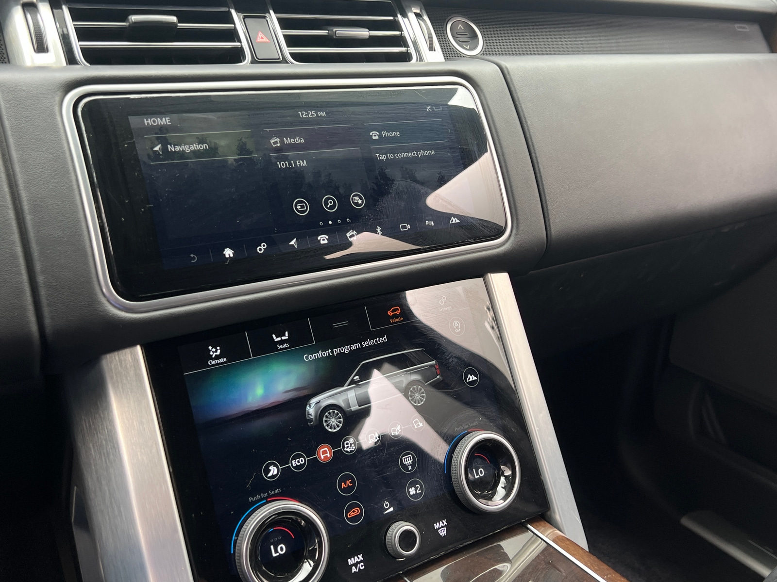 Thumbnail: 2021 Land Rover Range Rover - 3