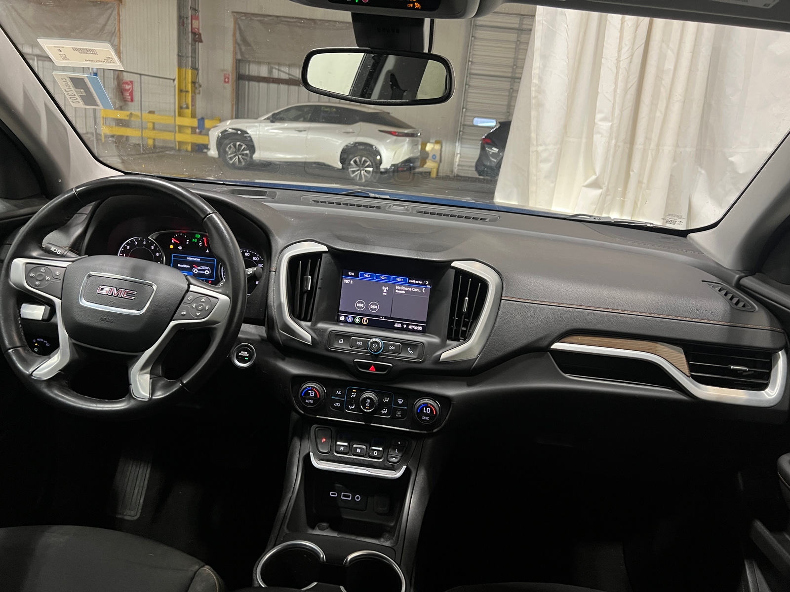 Thumbnail: 2020 GMC Terrain - 3