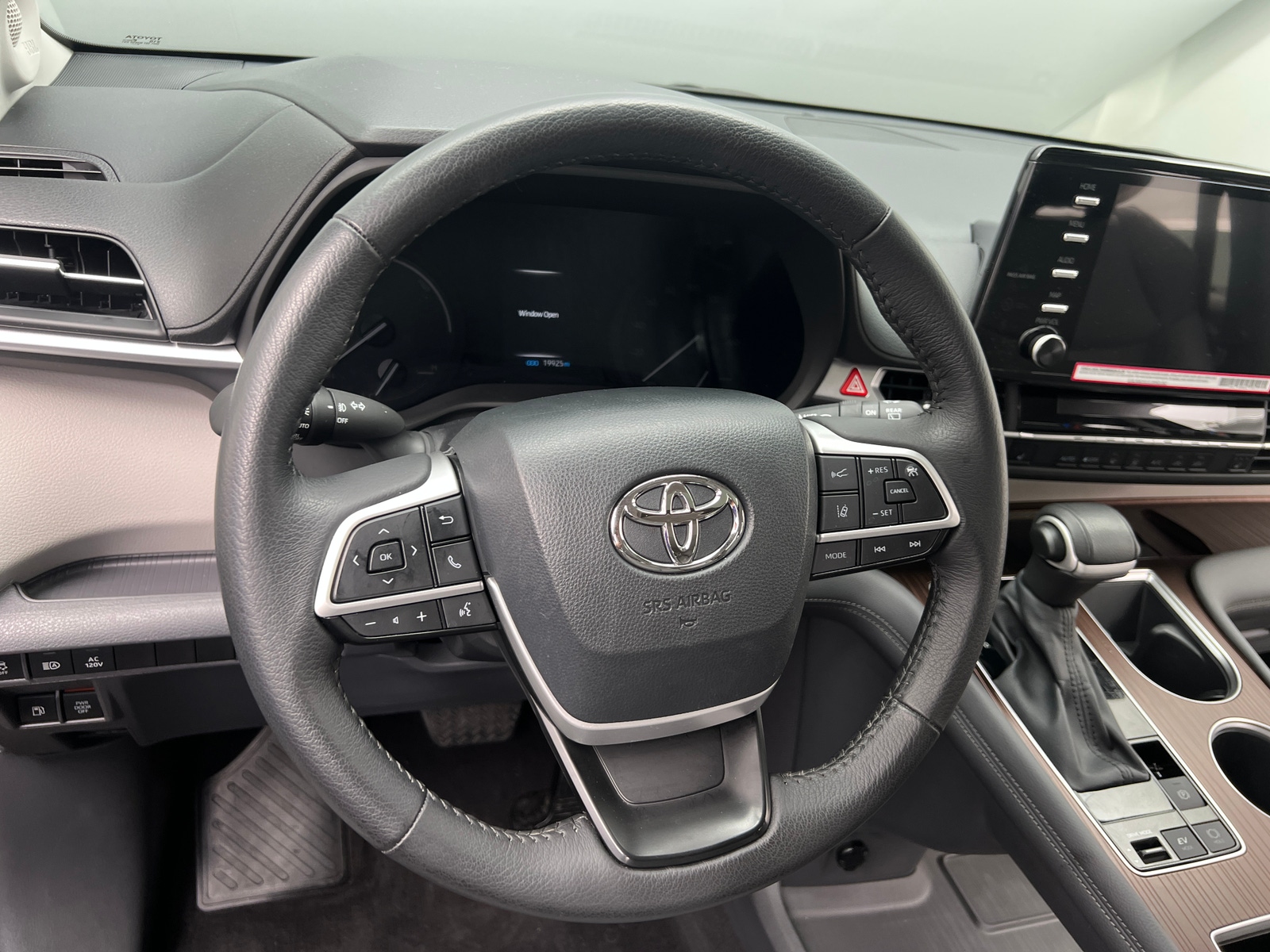 Thumbnail: 2024 Toyota Sienna - 4