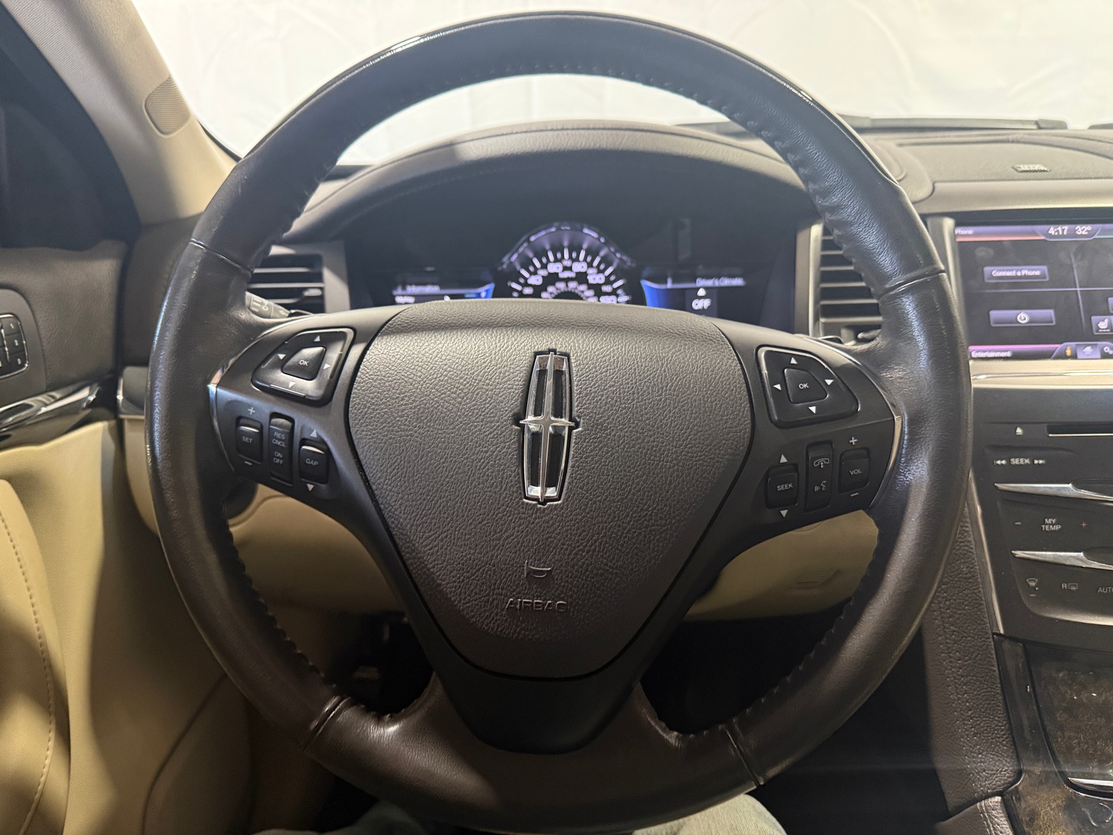 Thumbnail: 2013 Lincoln MKS - 4