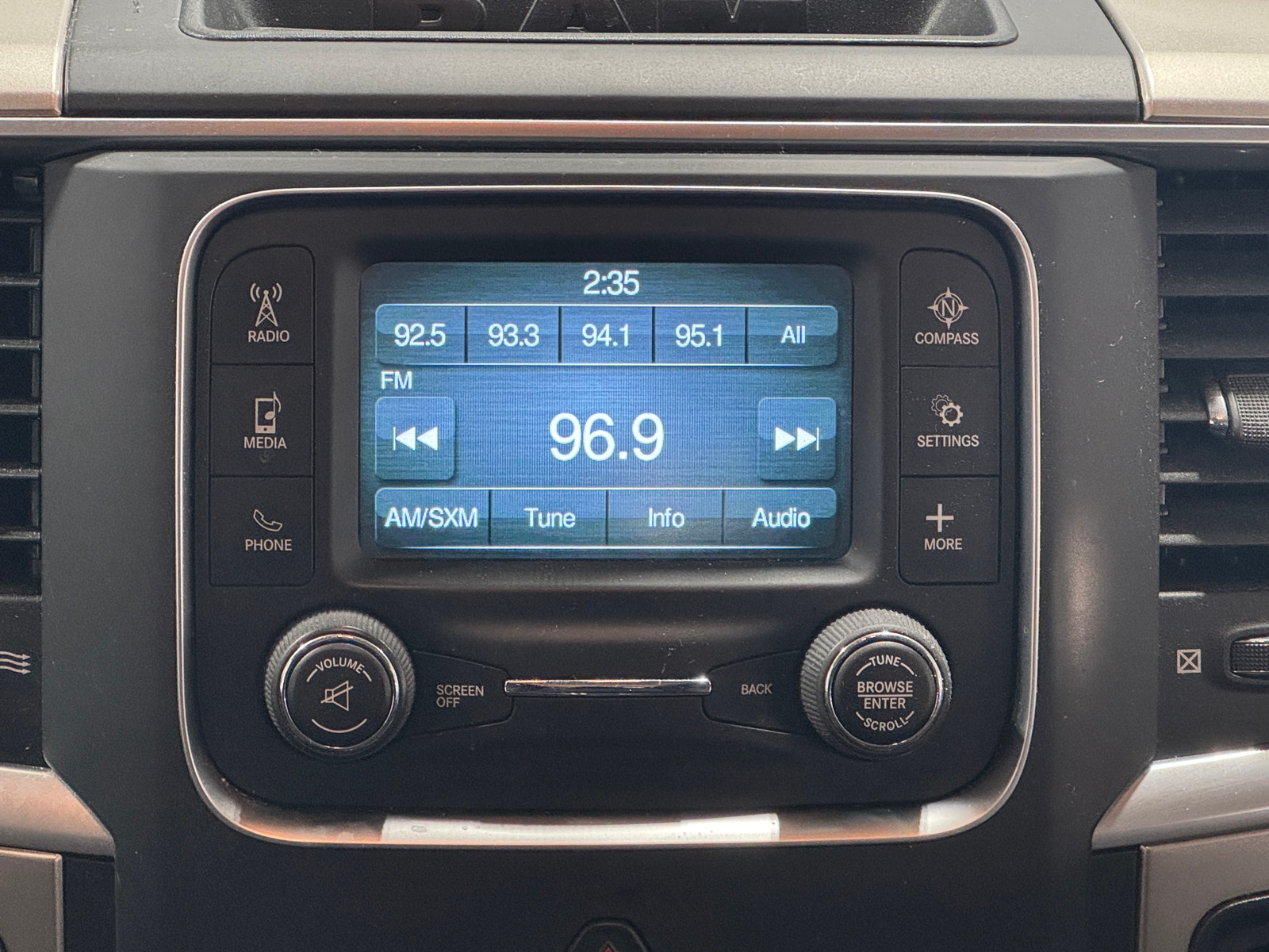 Thumbnail: 2020 RAM 1500 Classic - 4