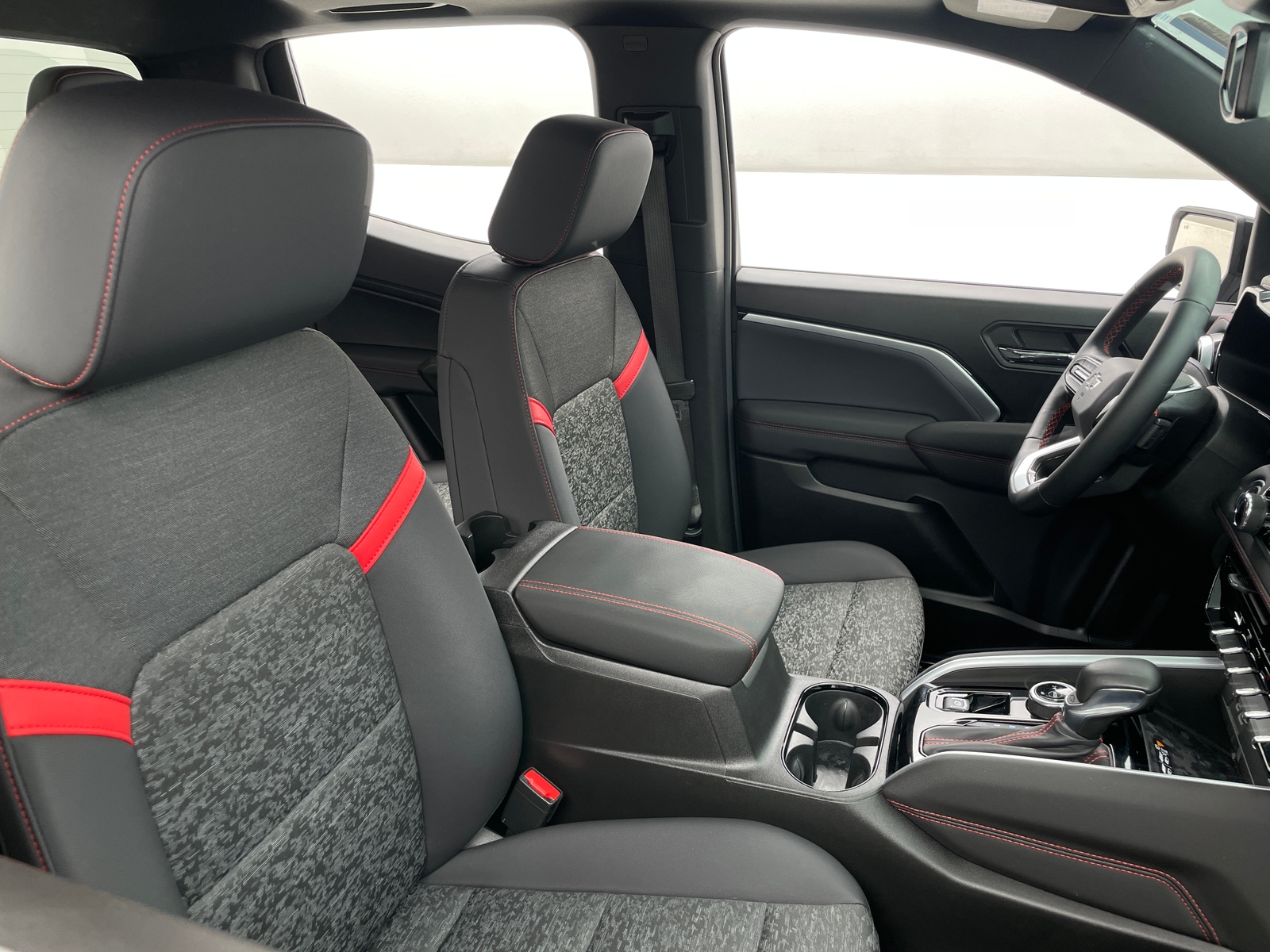 Thumbnail: 2024 Chevrolet Colorado - 2