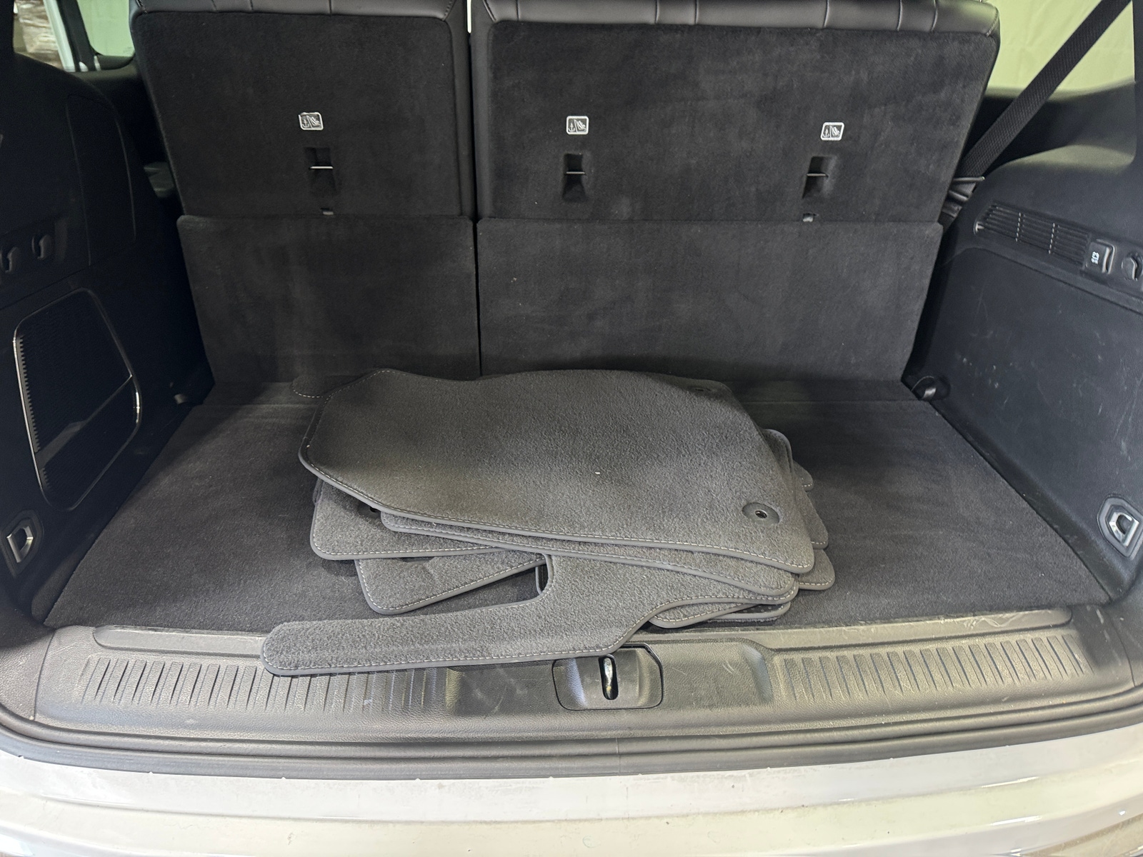 Thumbnail: 2025 Jeep Wagoneer - 6