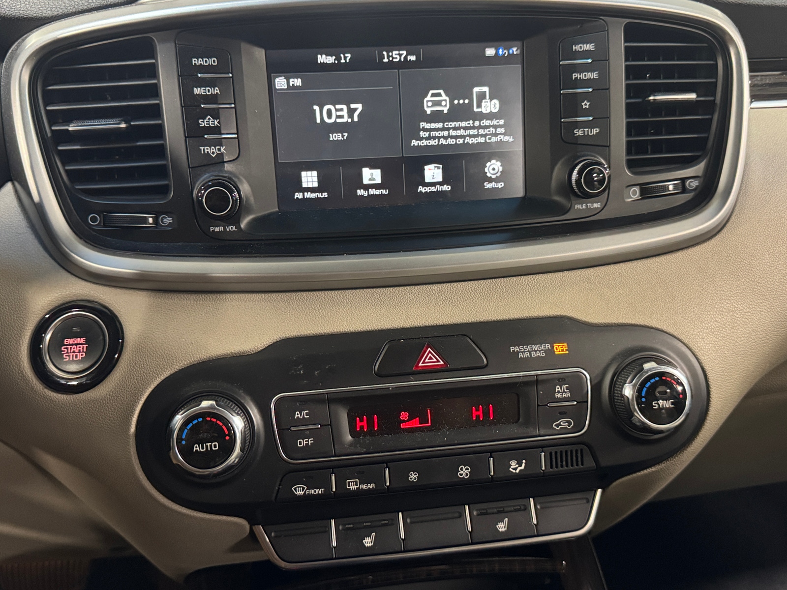 Thumbnail: 2019 Kia Sorento - 3