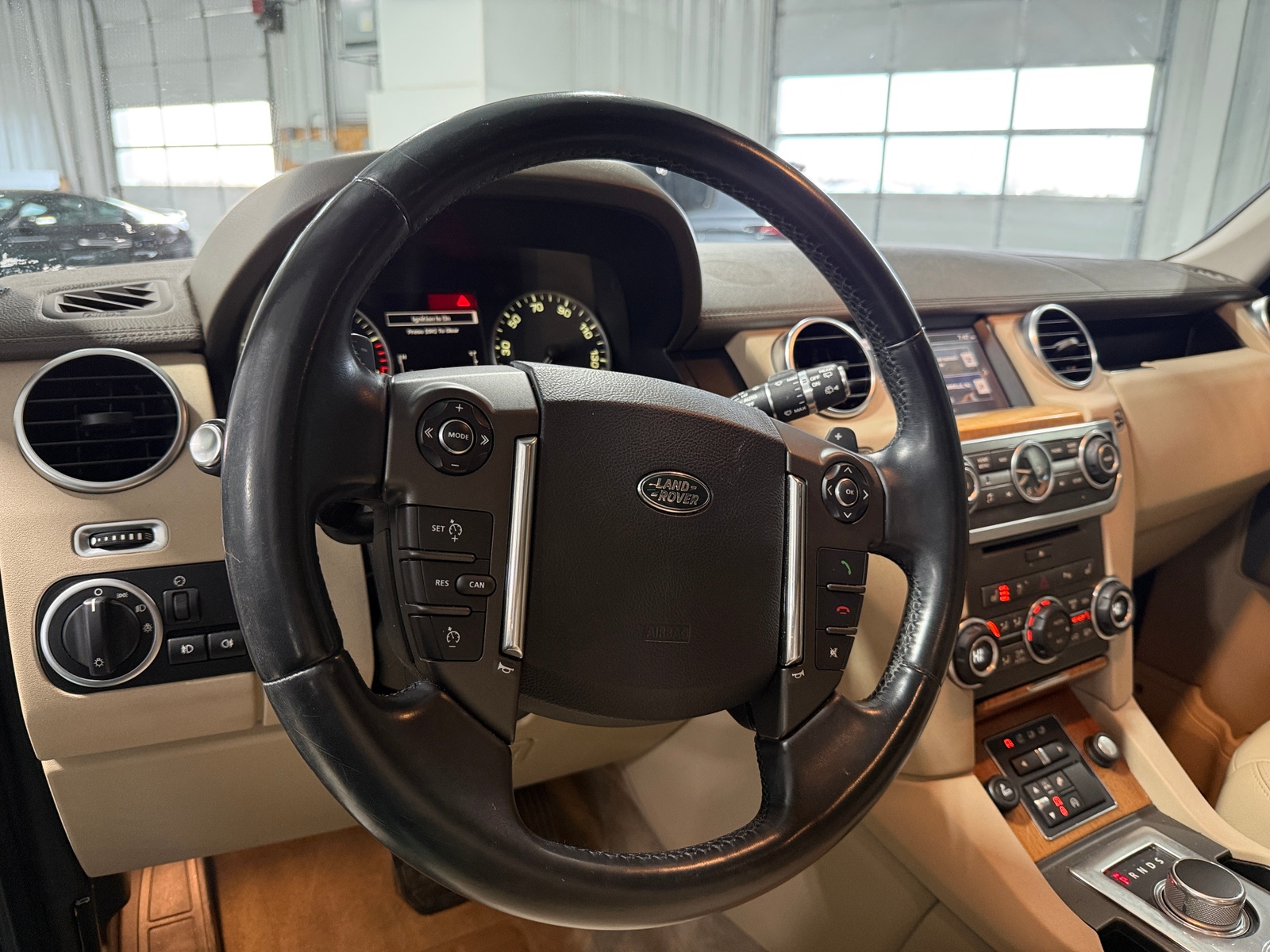 Thumbnail: 2016 Land Rover LR4 - 4