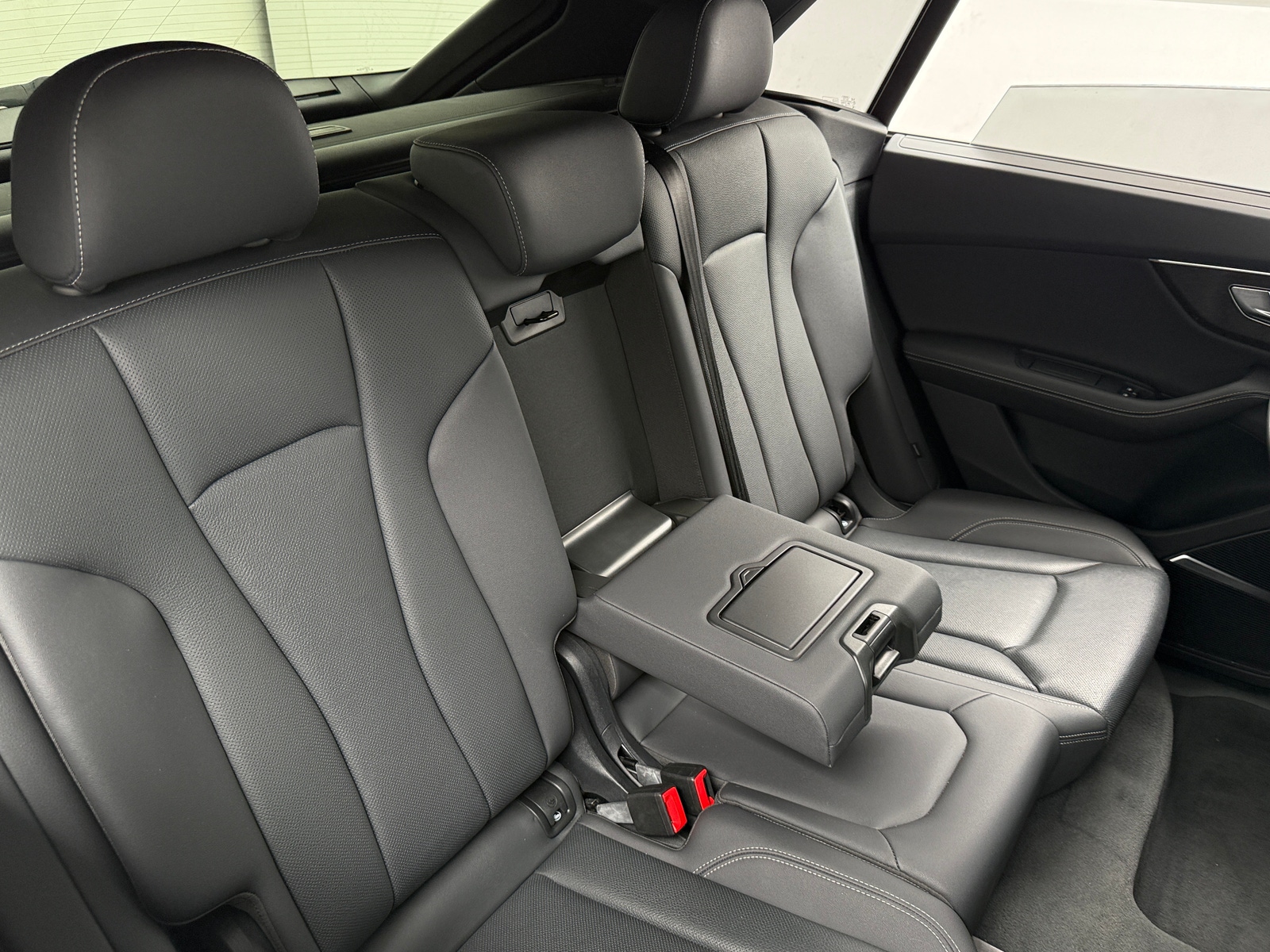 Thumbnail: 2024 Audi Q8 - 5