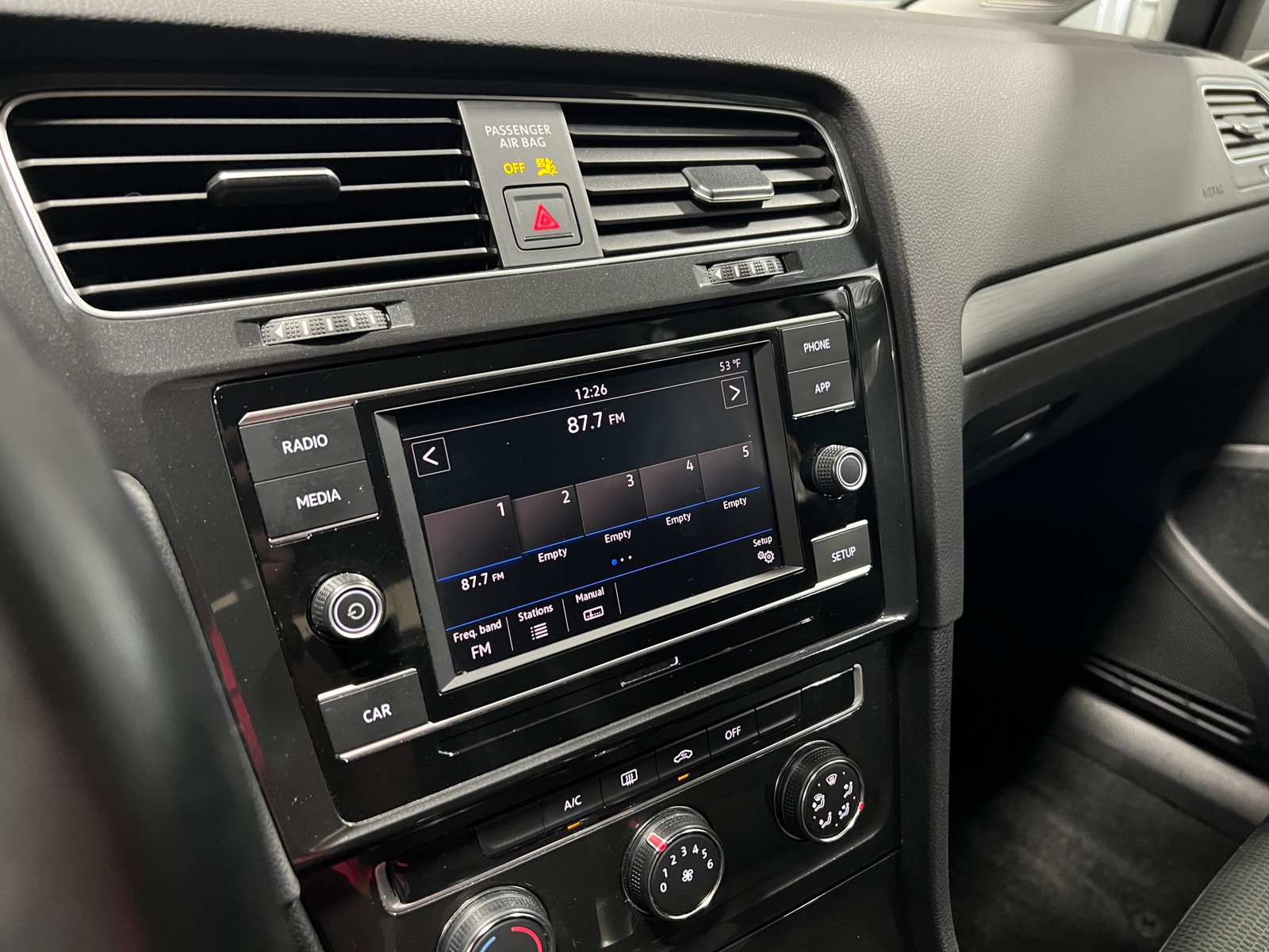 Thumbnail: 2018 Volkswagen Golf - 4