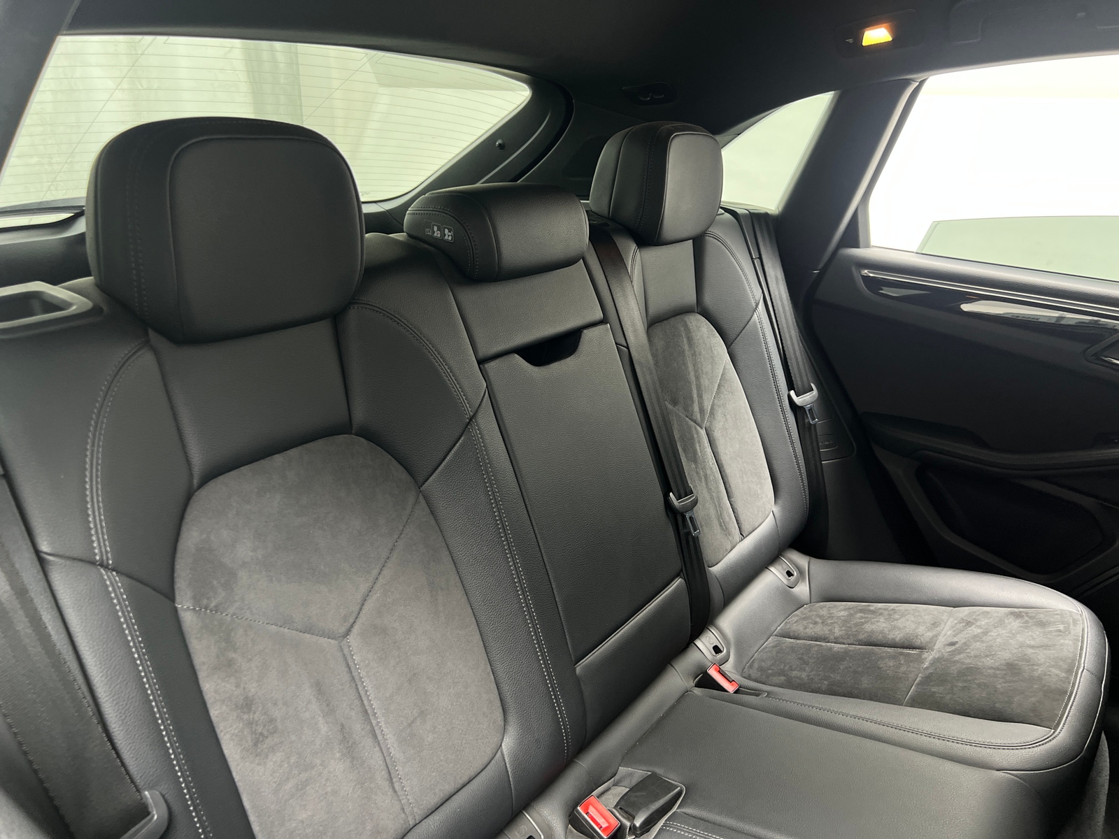 Thumbnail: 2016 Porsche Macan - 6