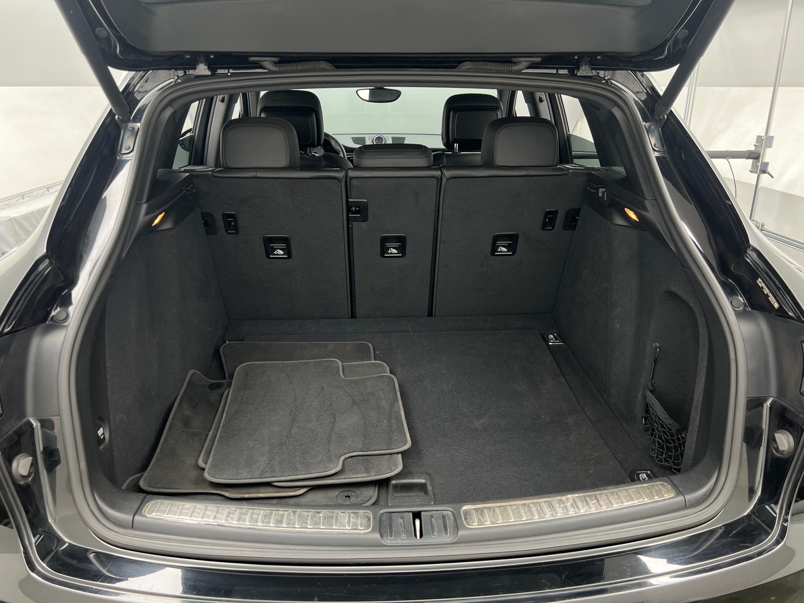 Thumbnail: 2016 Porsche Macan - 7