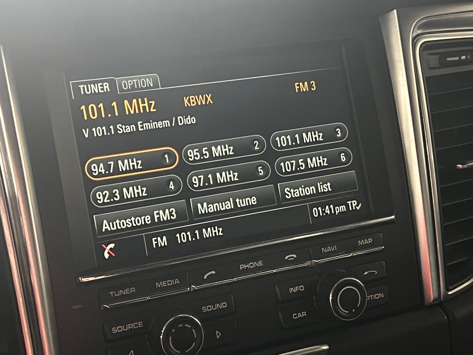 Thumbnail: 2016 Porsche Macan - 4