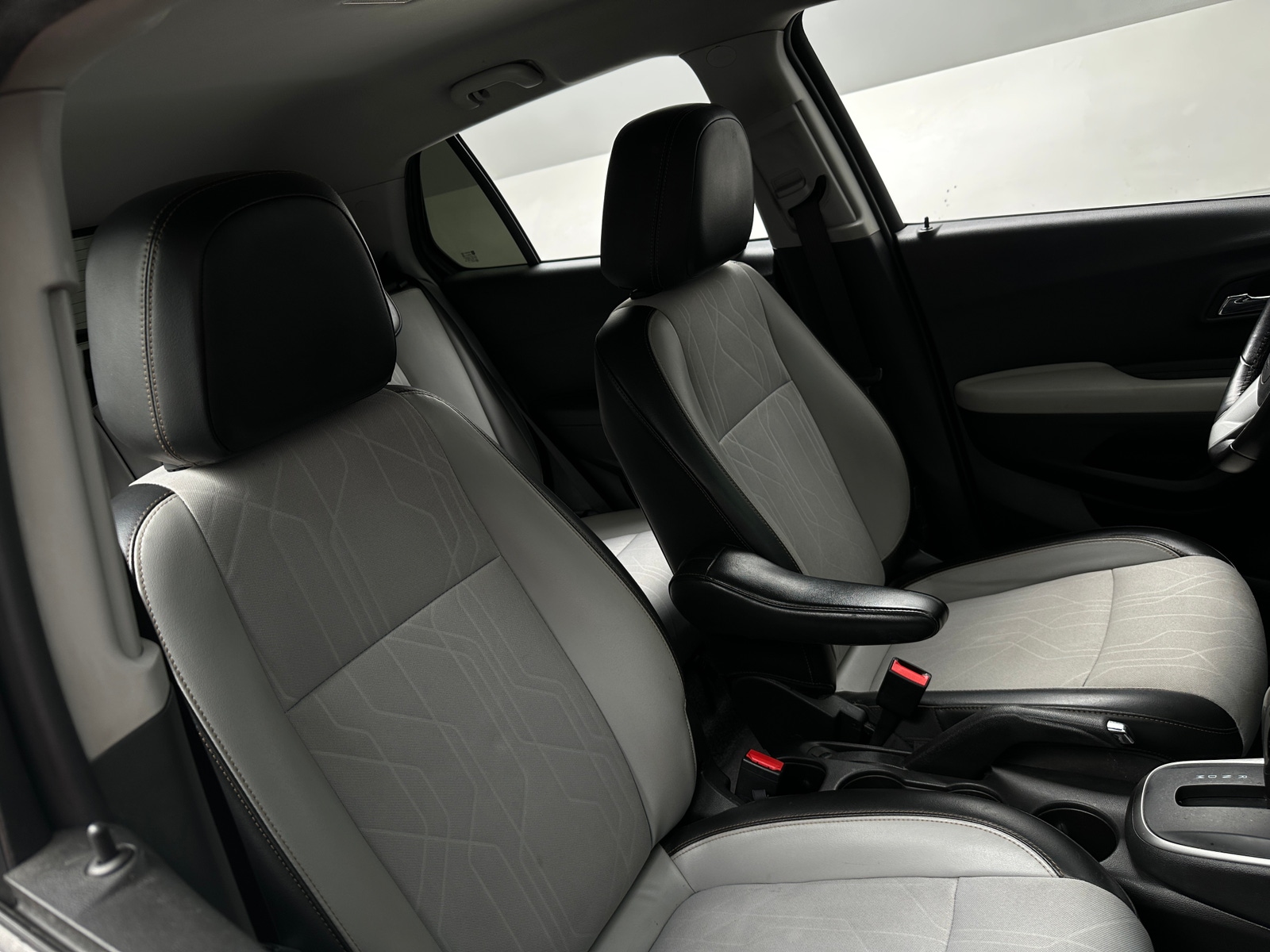 Thumbnail: 2017 Chevrolet Trax - 2