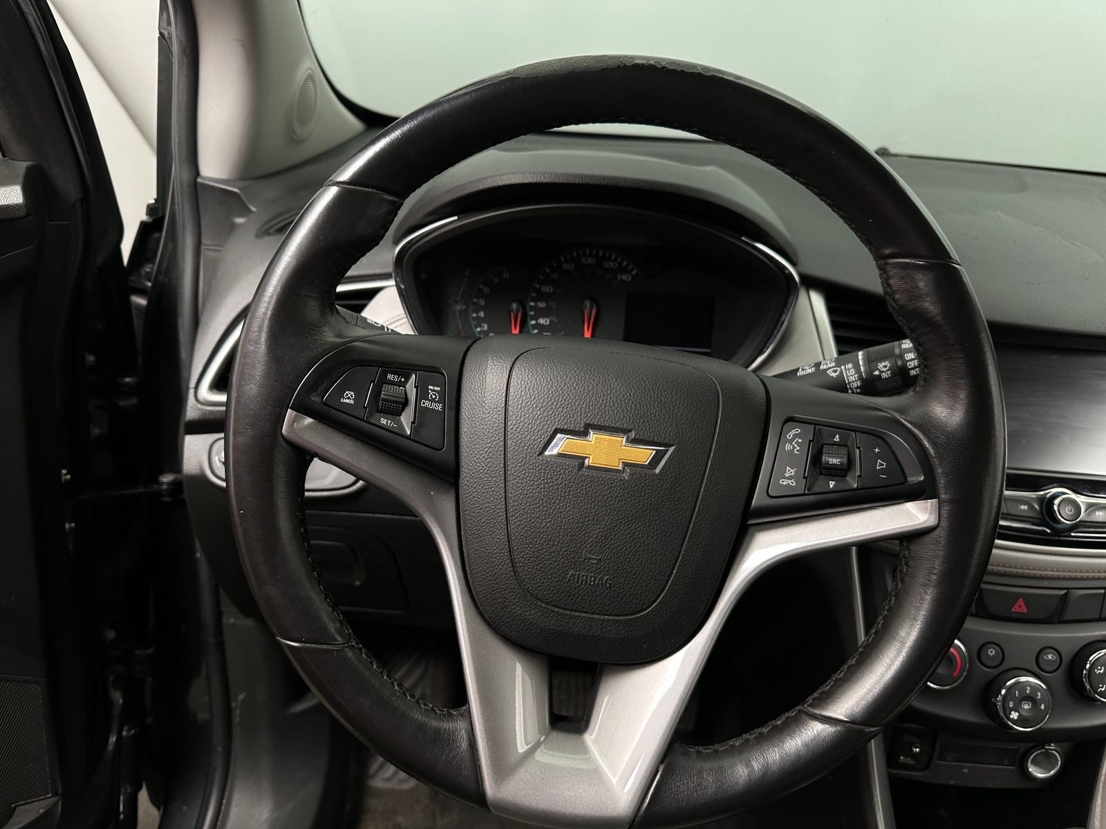 Thumbnail: 2017 Chevrolet Trax - 5