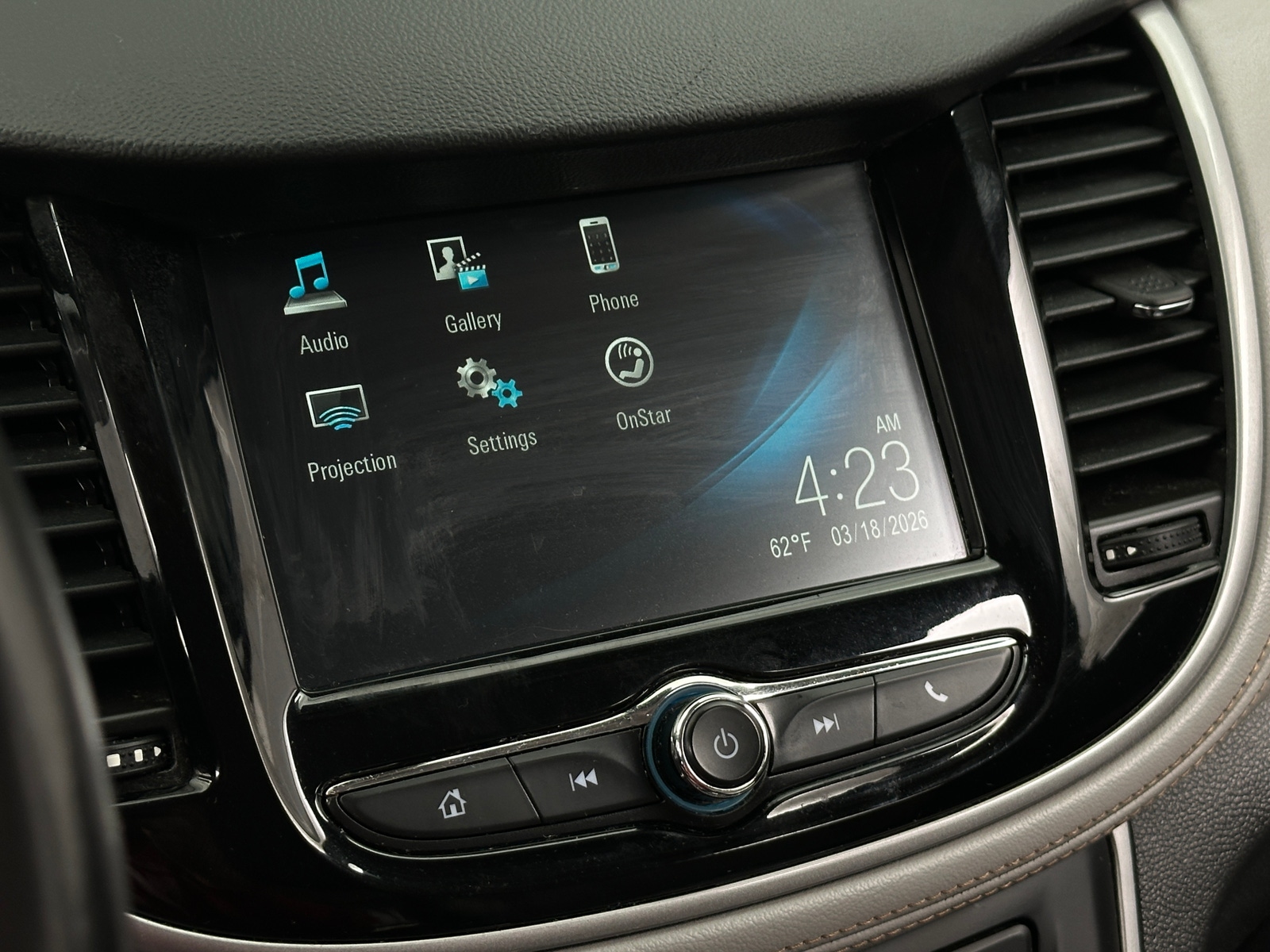 Thumbnail: 2017 Chevrolet Trax - 4