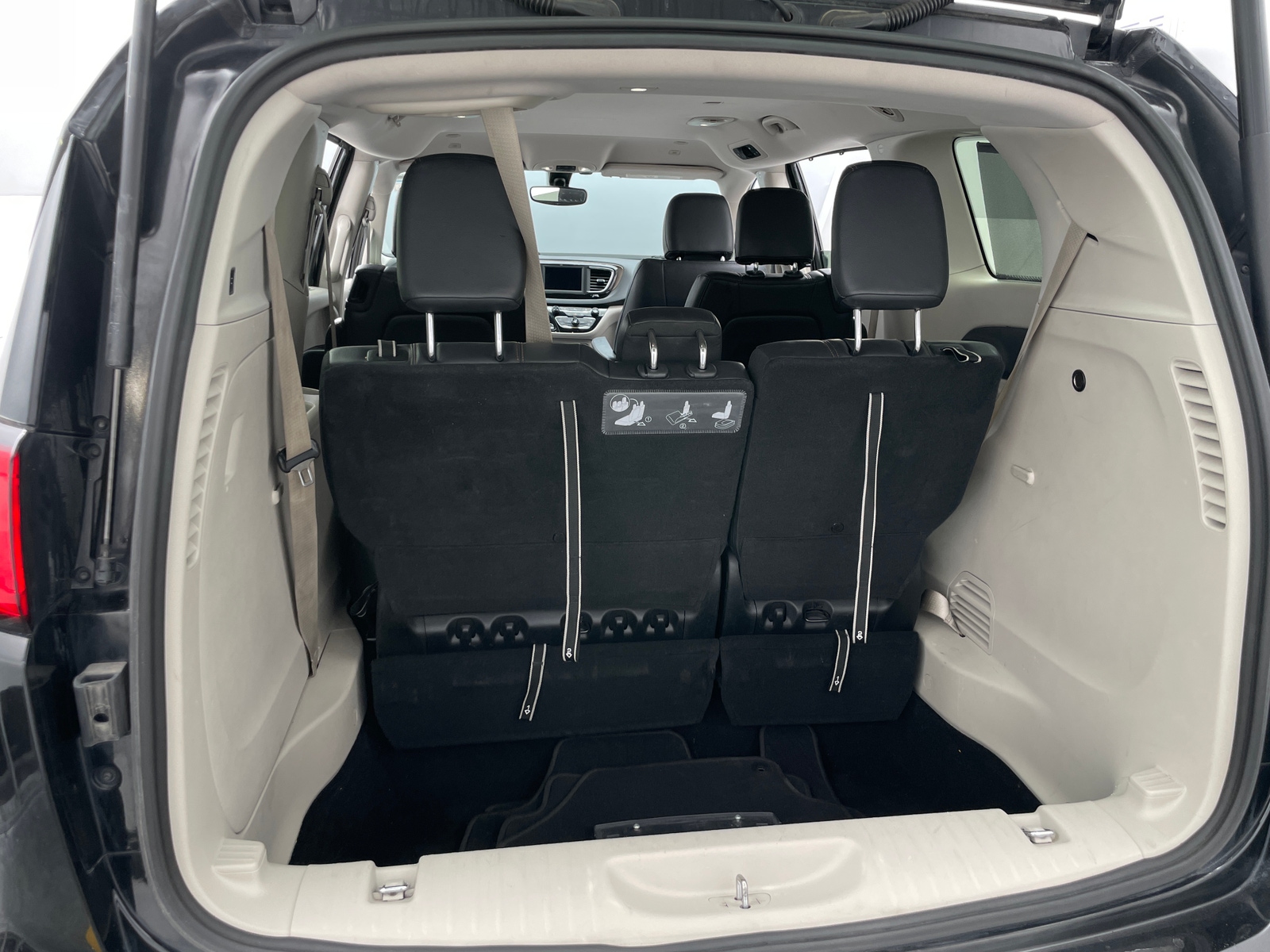 Thumbnail: 2019 Chrysler Pacifica - 6