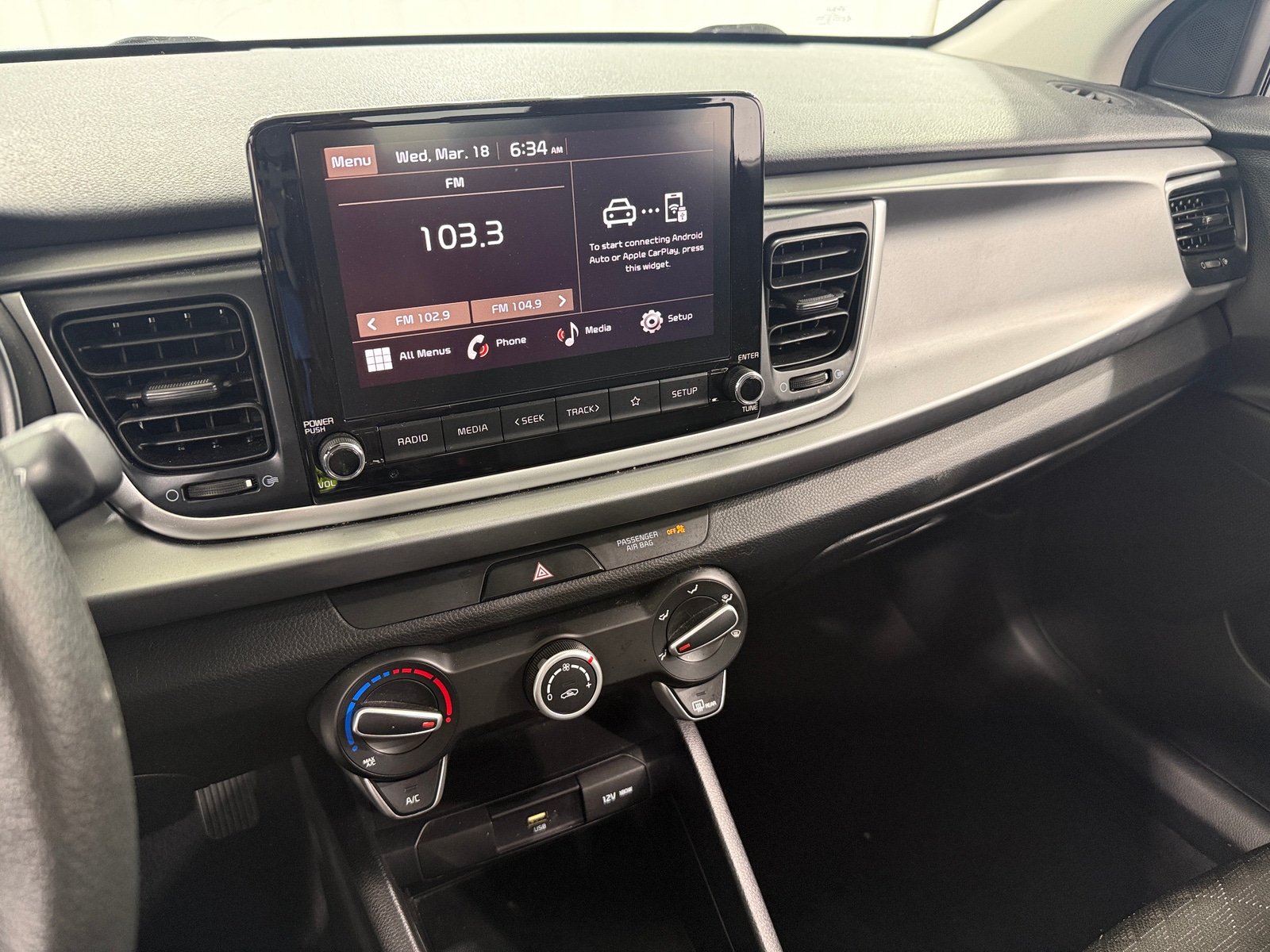 Thumbnail: 2022 Kia Rio - 4