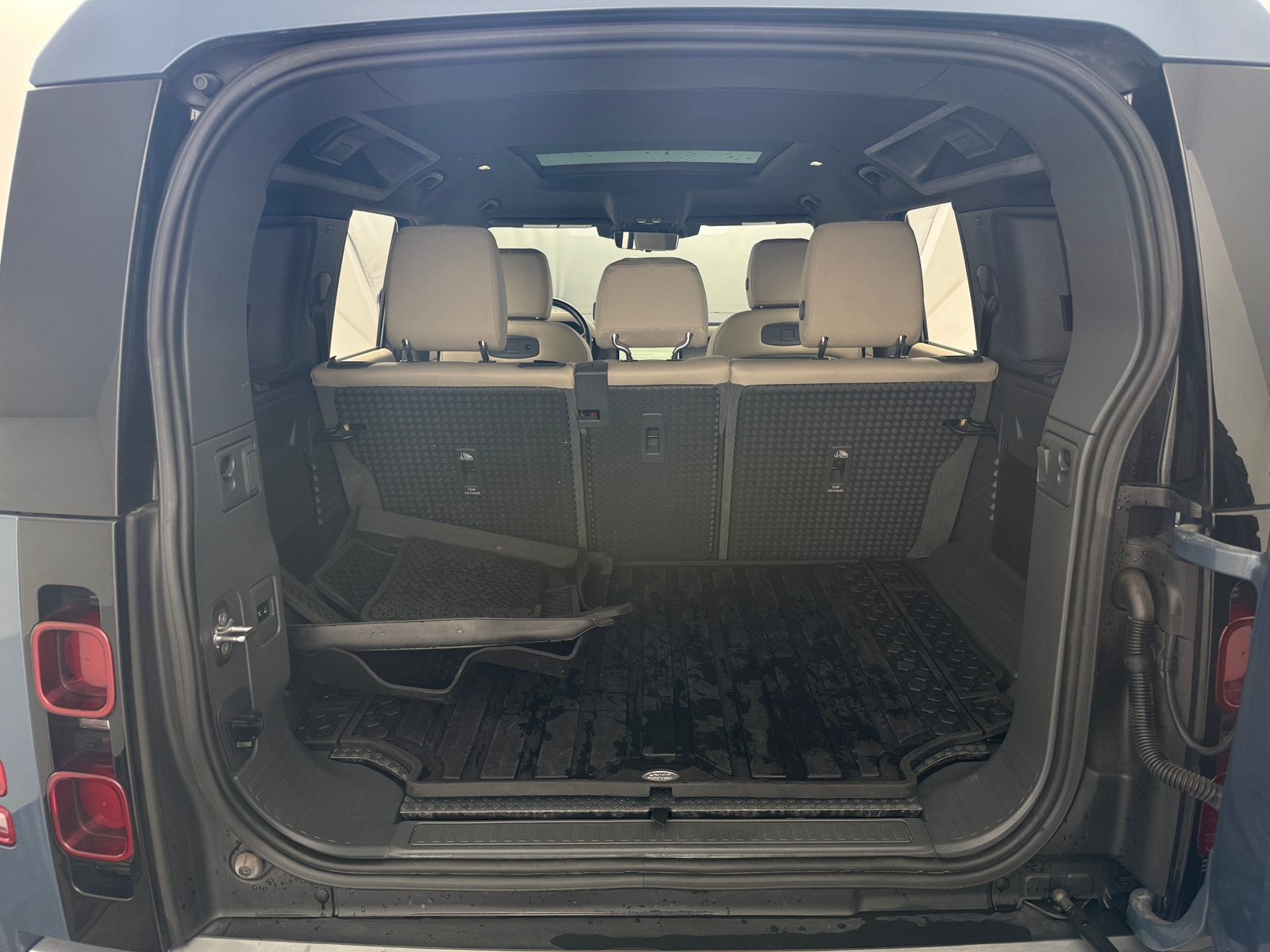 Thumbnail: 2021 Land Rover Defender - 6