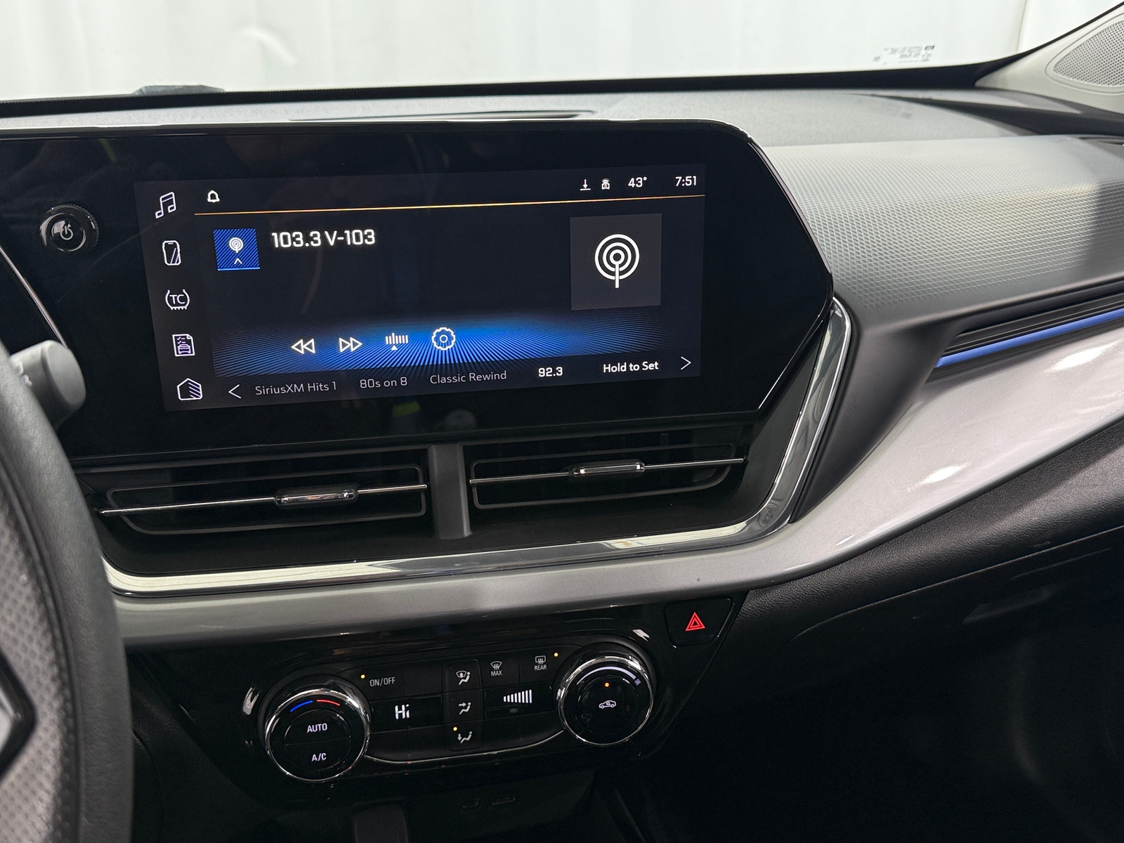 Thumbnail: 2024 Chevrolet Trax - 4