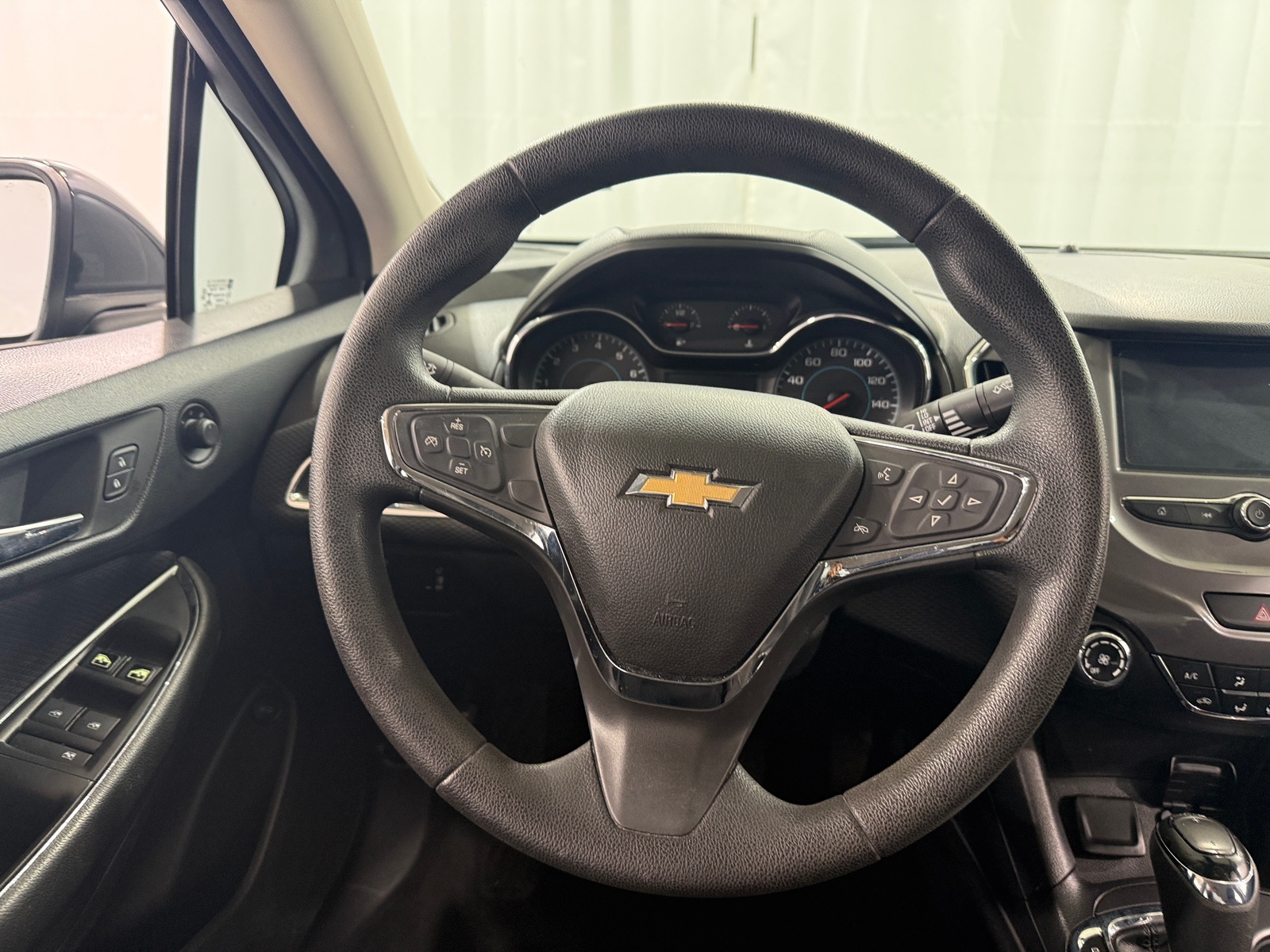 Thumbnail: 2017 Chevrolet Cruze - 5