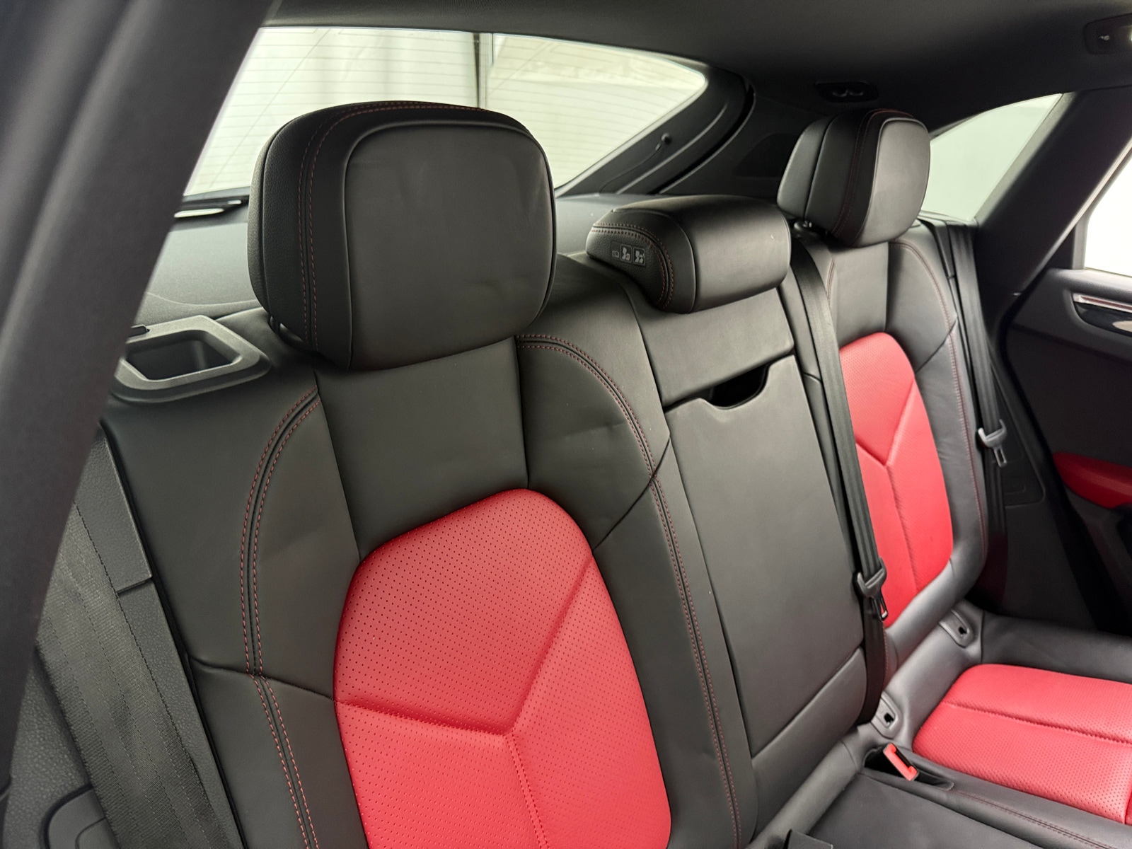 Thumbnail: 2017 Porsche Macan - 5