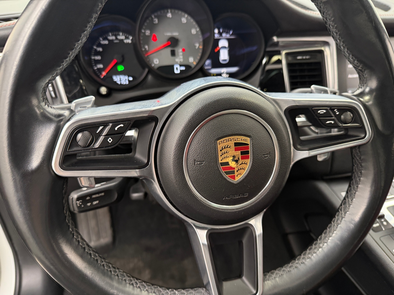 Thumbnail: 2017 Porsche Macan - 4