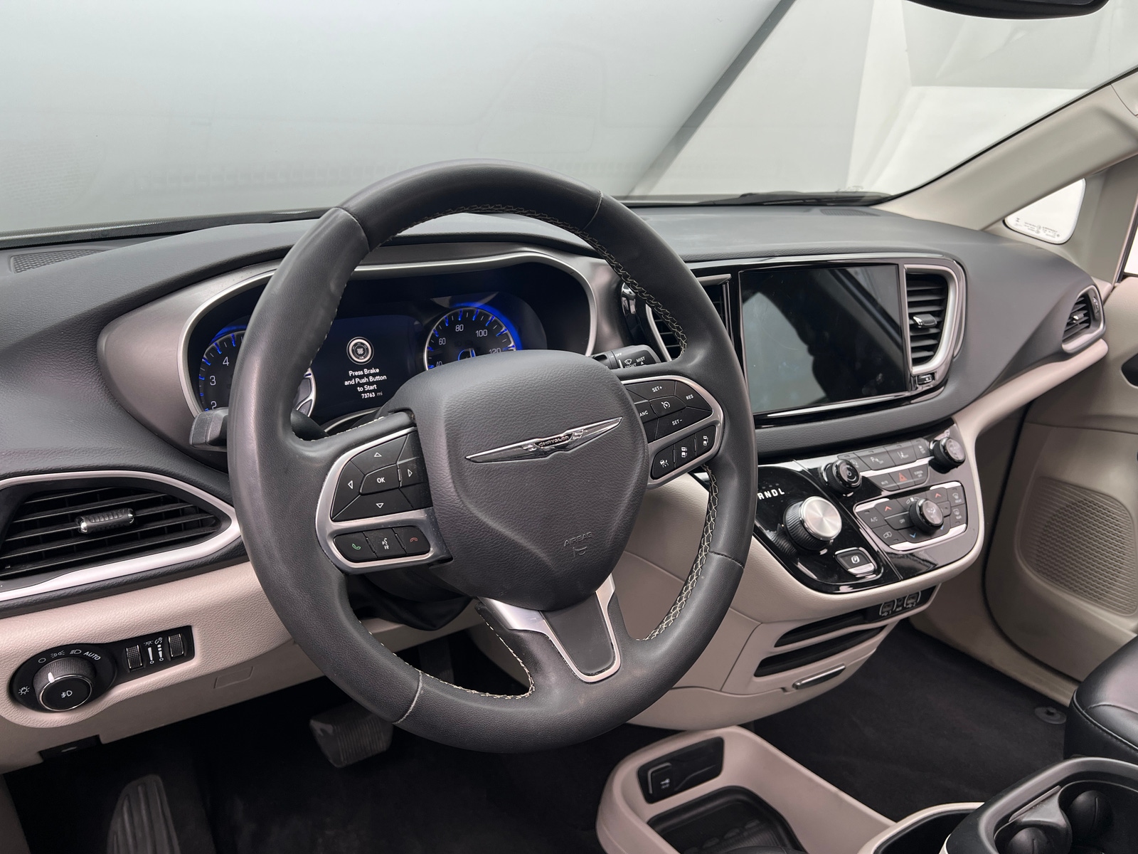 Thumbnail: 2023 Chrysler Pacifica - 4