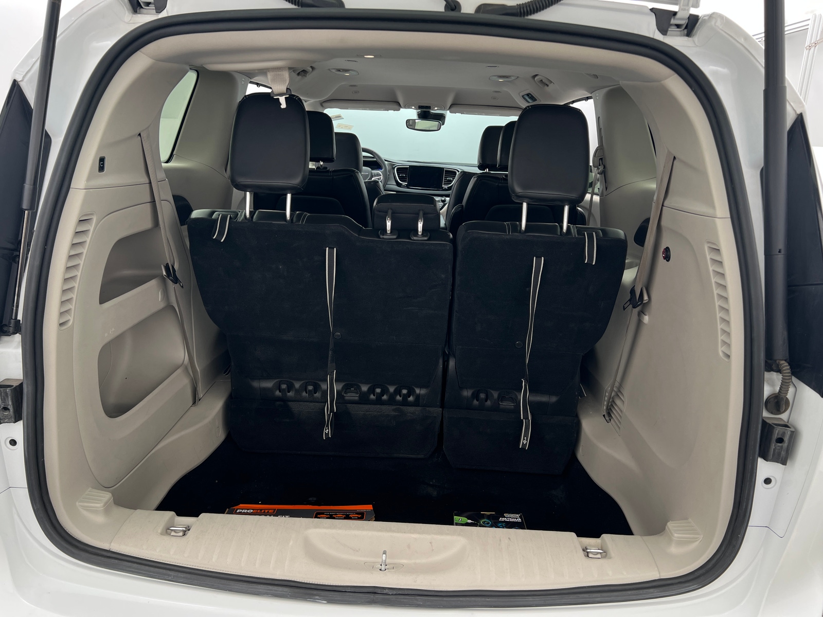 Thumbnail: 2023 Chrysler Pacifica - 6