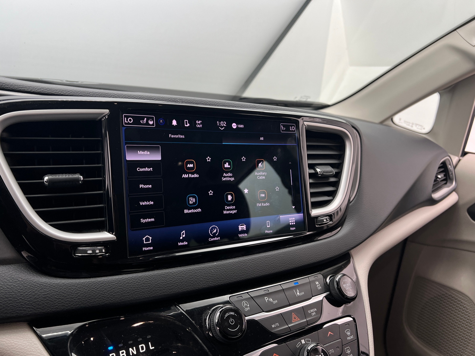 Thumbnail: 2023 Chrysler Pacifica - 3