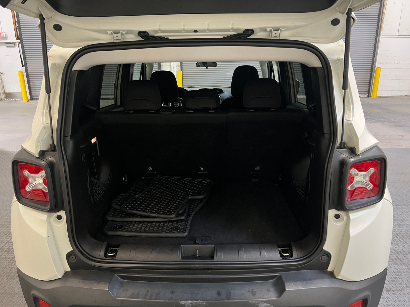 Thumbnail: 2018 Jeep Renegade - 7