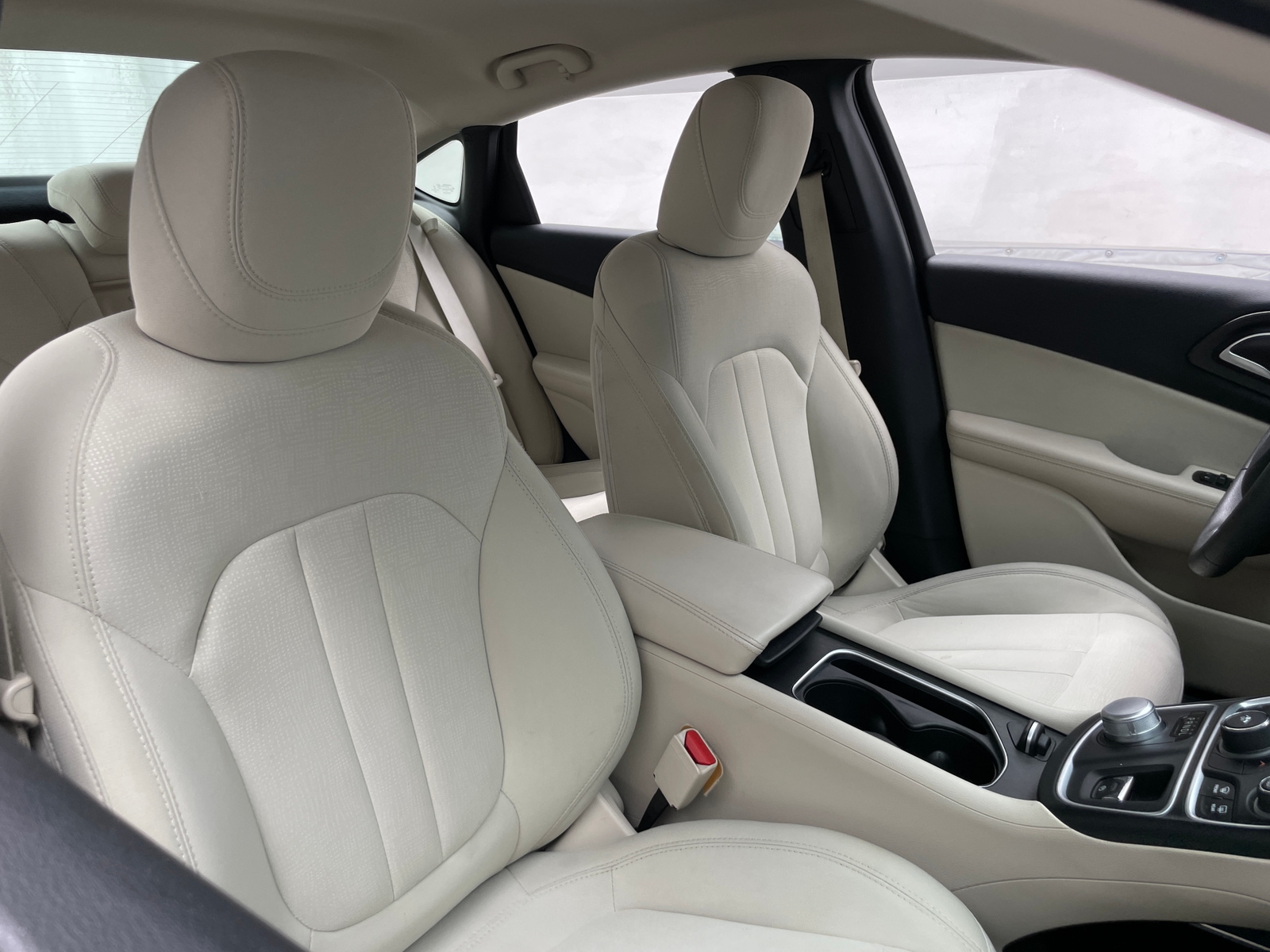 Thumbnail: 2016 Chrysler 200 - 2