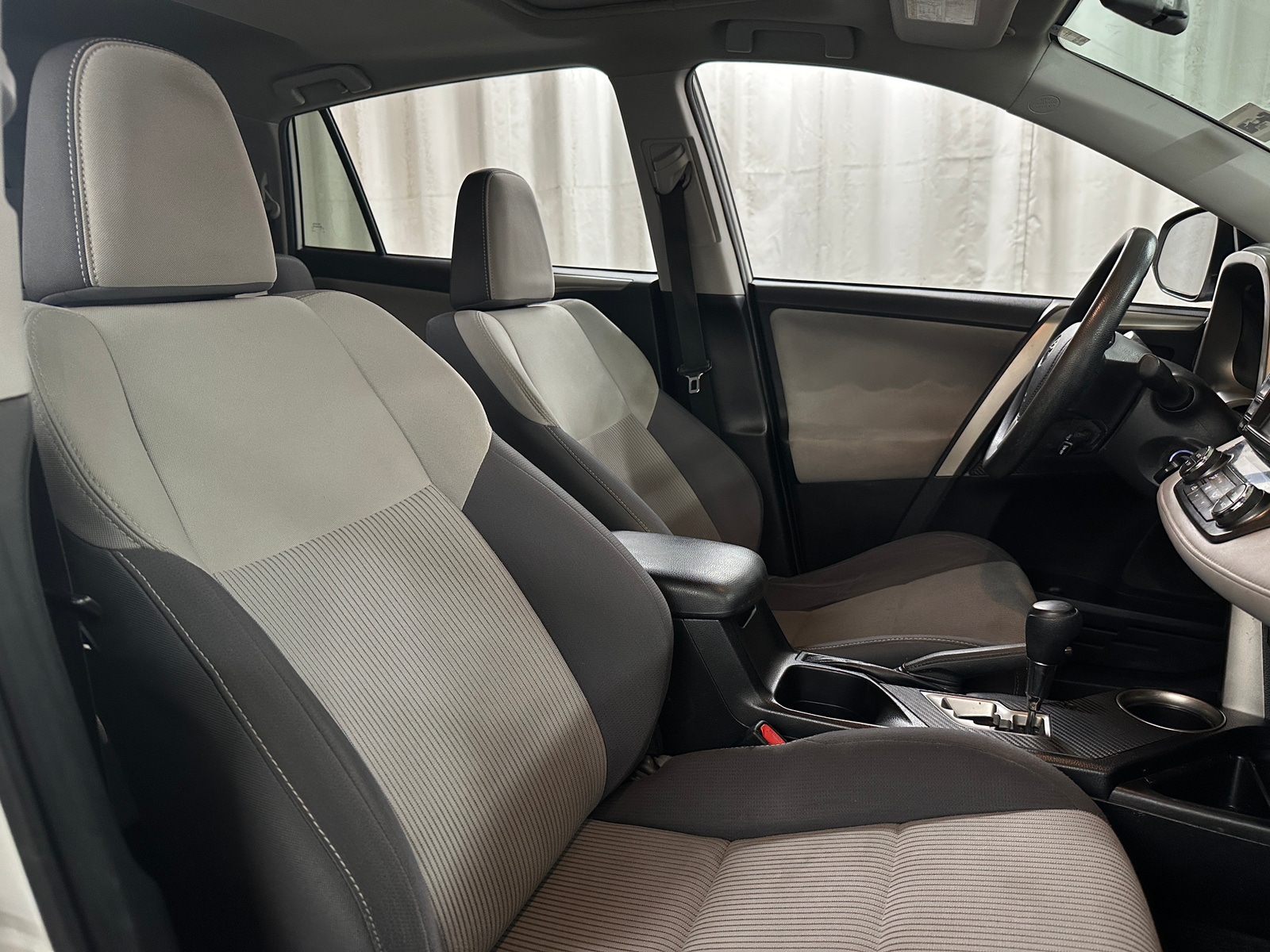 Thumbnail: 2015 Toyota RAV4 - 2