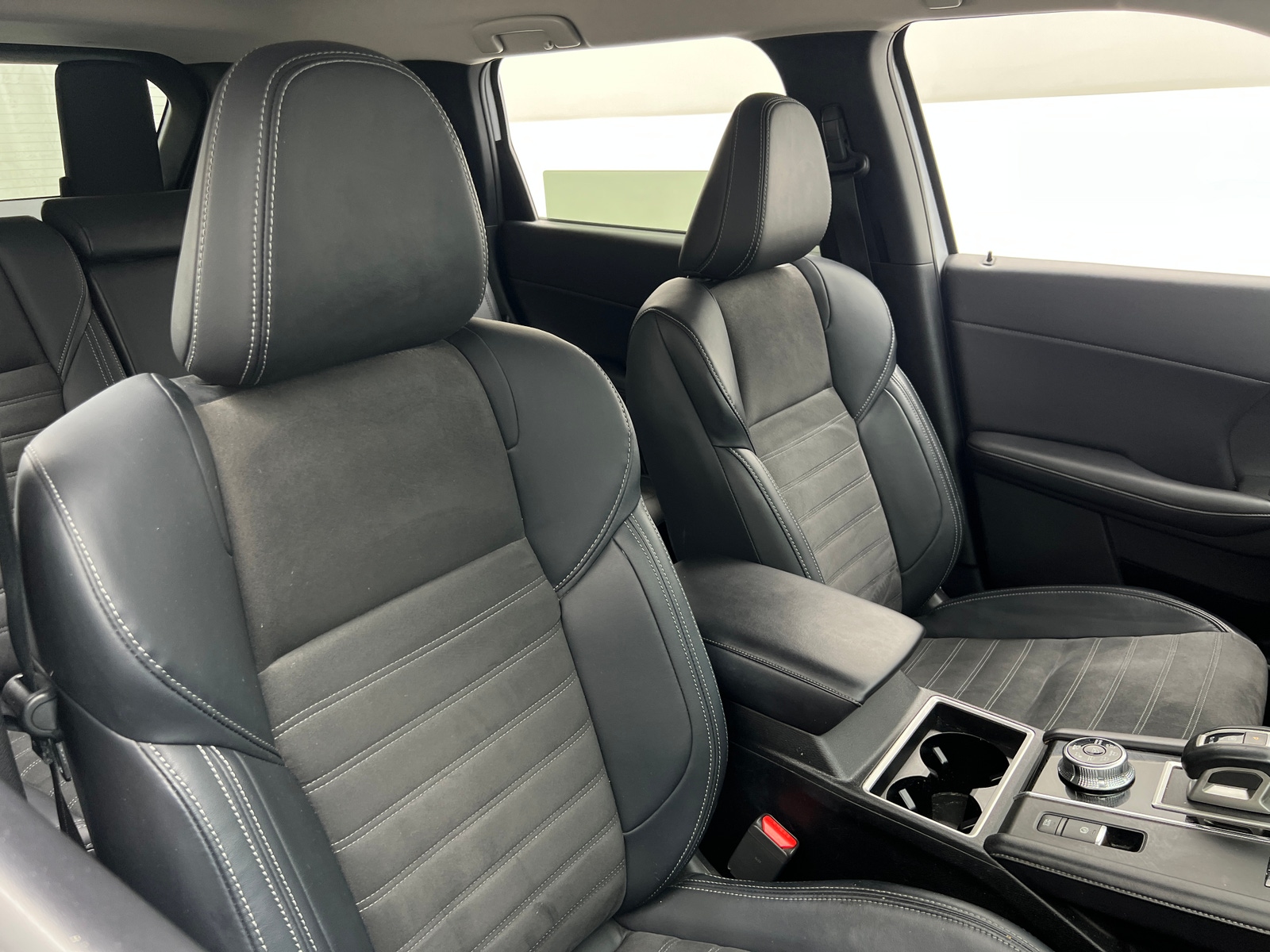 Thumbnail: 2023 Mitsubishi Outlander - 2