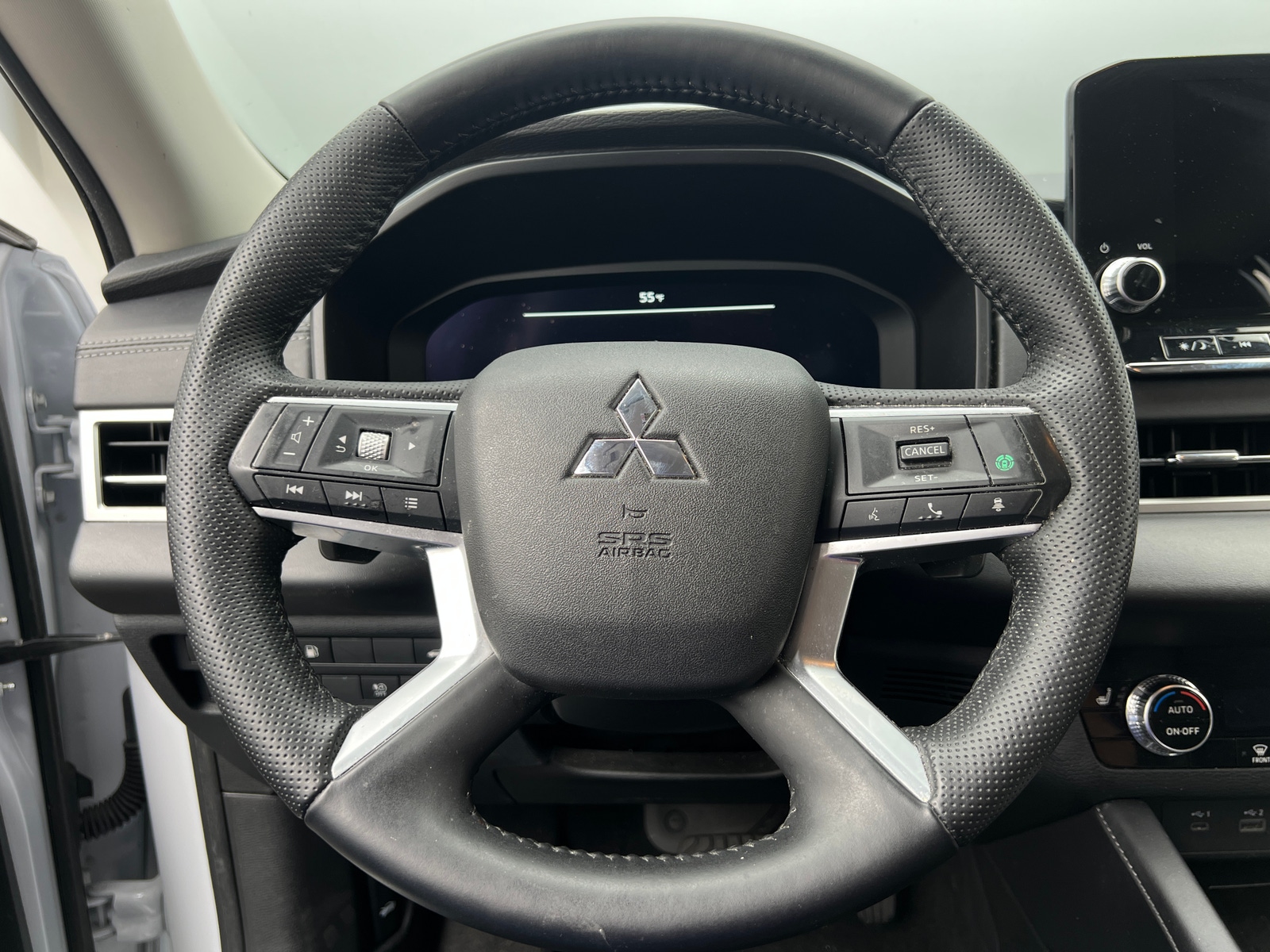 Thumbnail: 2023 Mitsubishi Outlander - 5