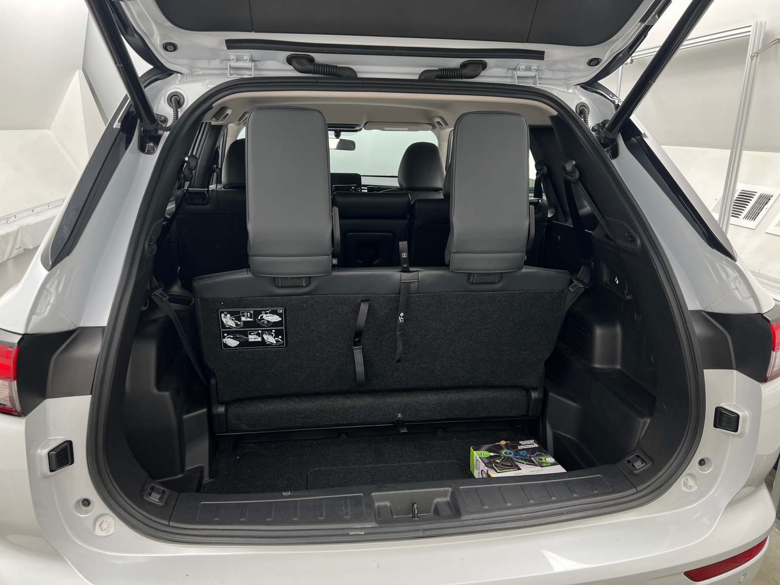 Thumbnail: 2023 Mitsubishi Outlander - 7