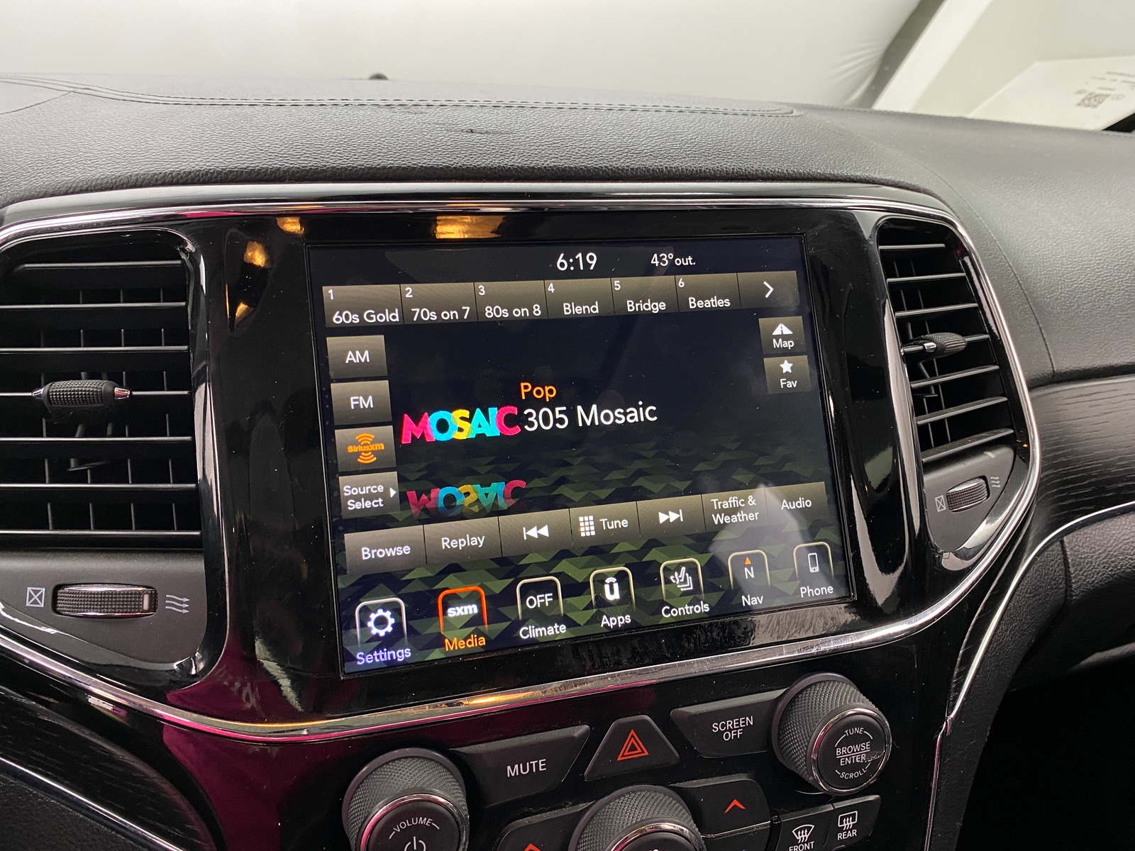 Thumbnail: 2019 Jeep Grand Cherokee - 3