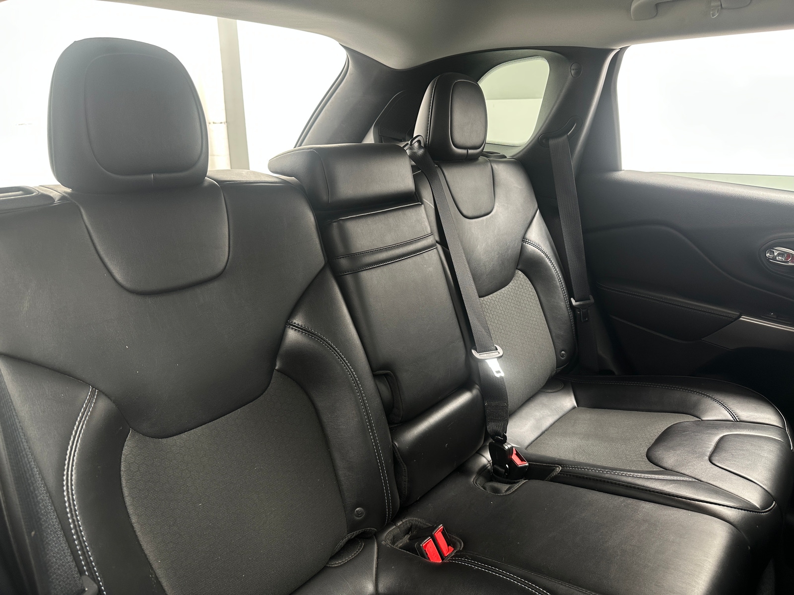 Thumbnail: 2019 Jeep Cherokee - 6