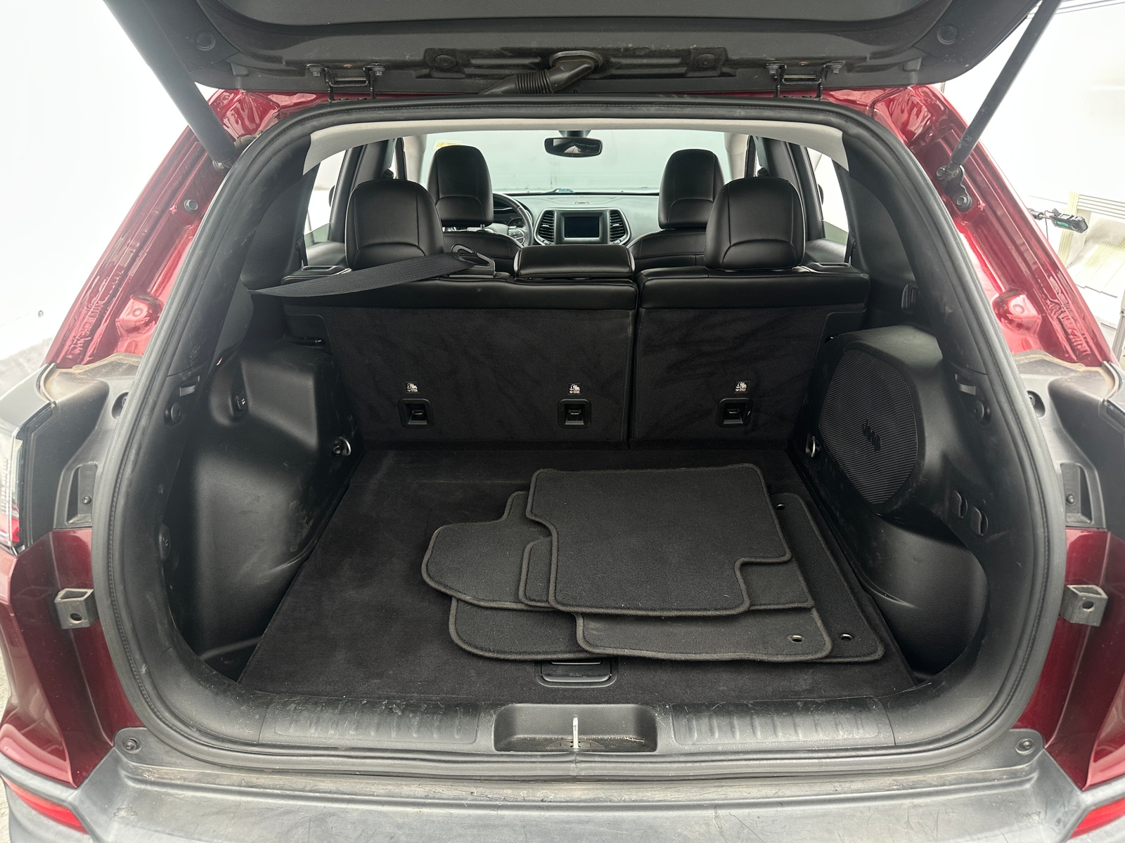 Thumbnail: 2019 Jeep Cherokee - 7