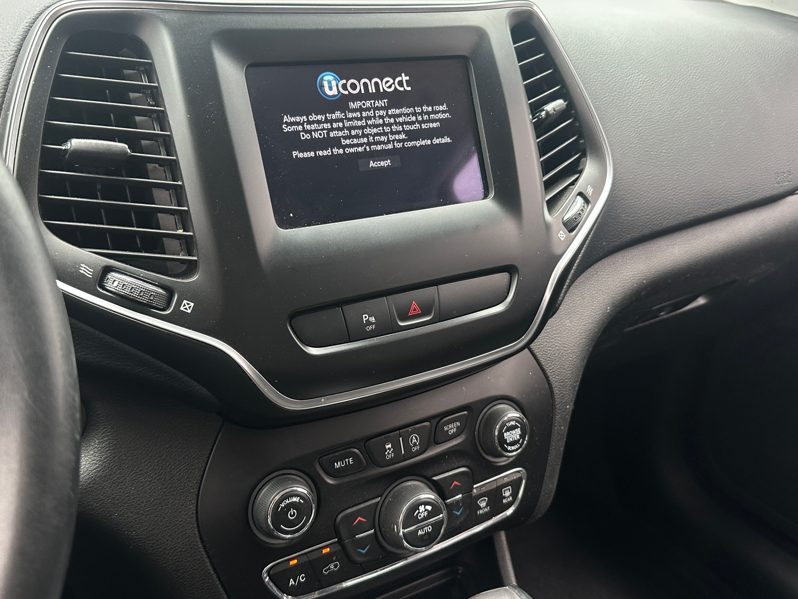 Thumbnail: 2019 Jeep Cherokee - 4