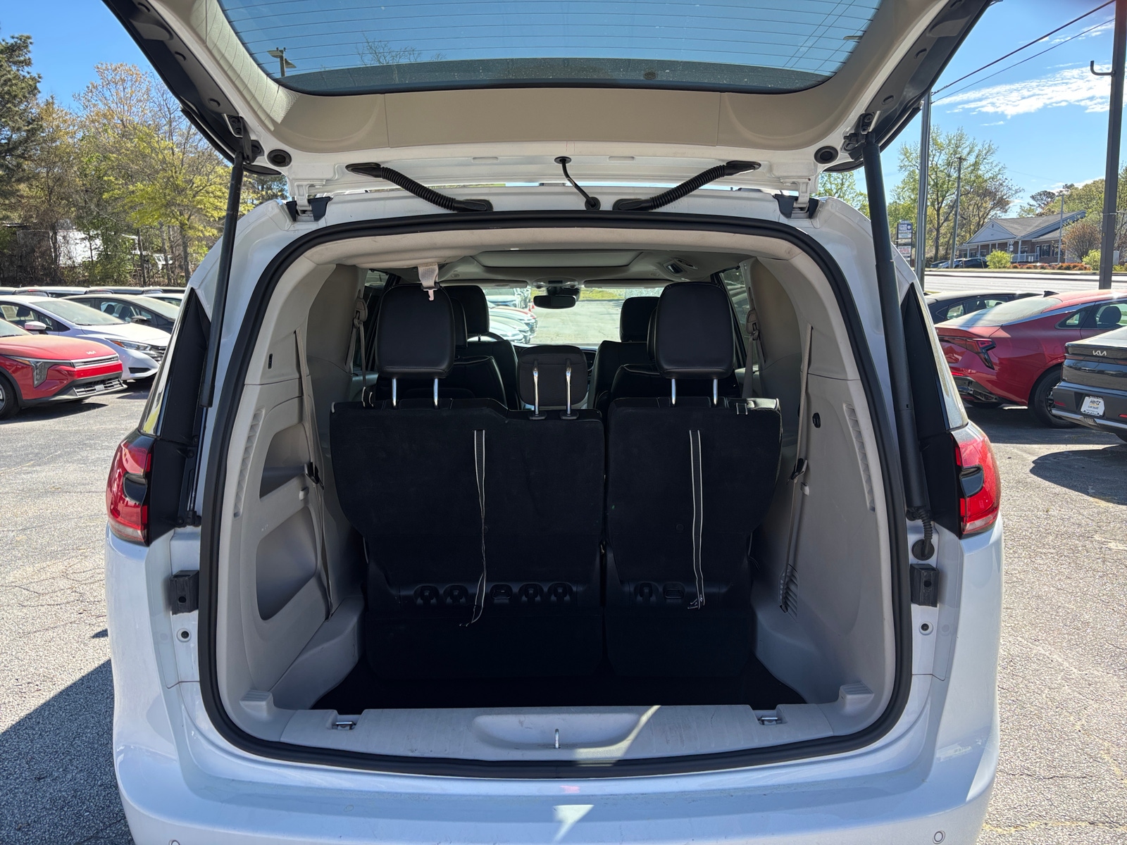 Thumbnail: 2023 Chrysler Pacifica - 5