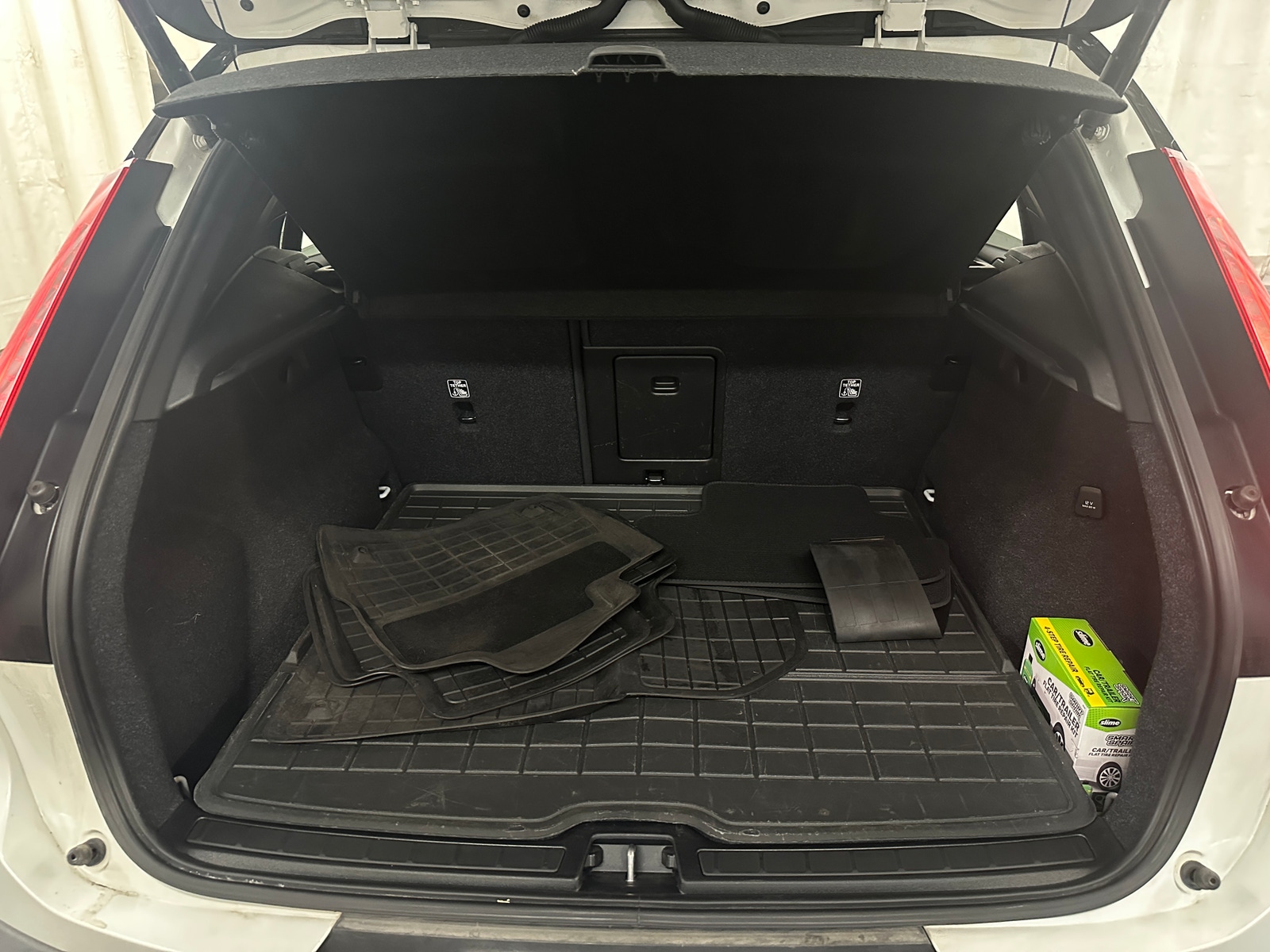 Thumbnail: 2021 Volvo XC40 - 7