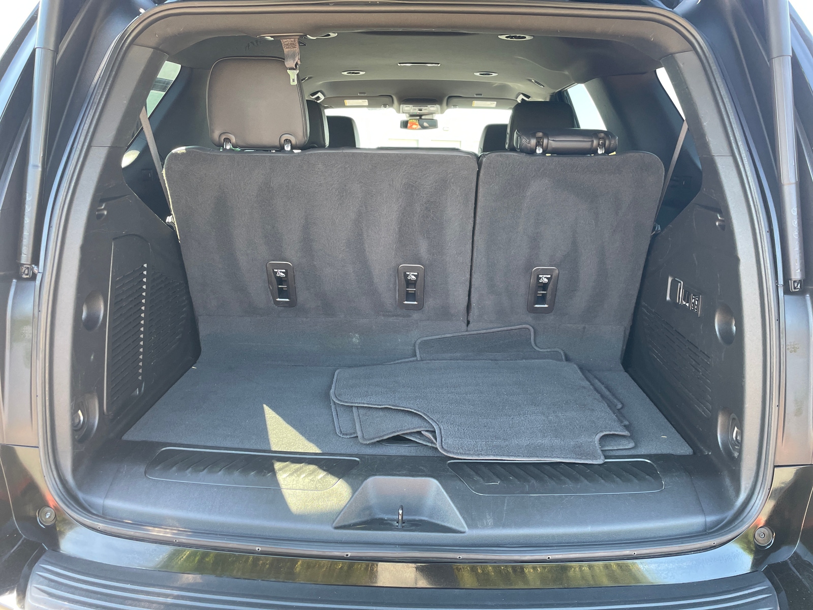 Thumbnail: 2023 Chevrolet Tahoe - 5